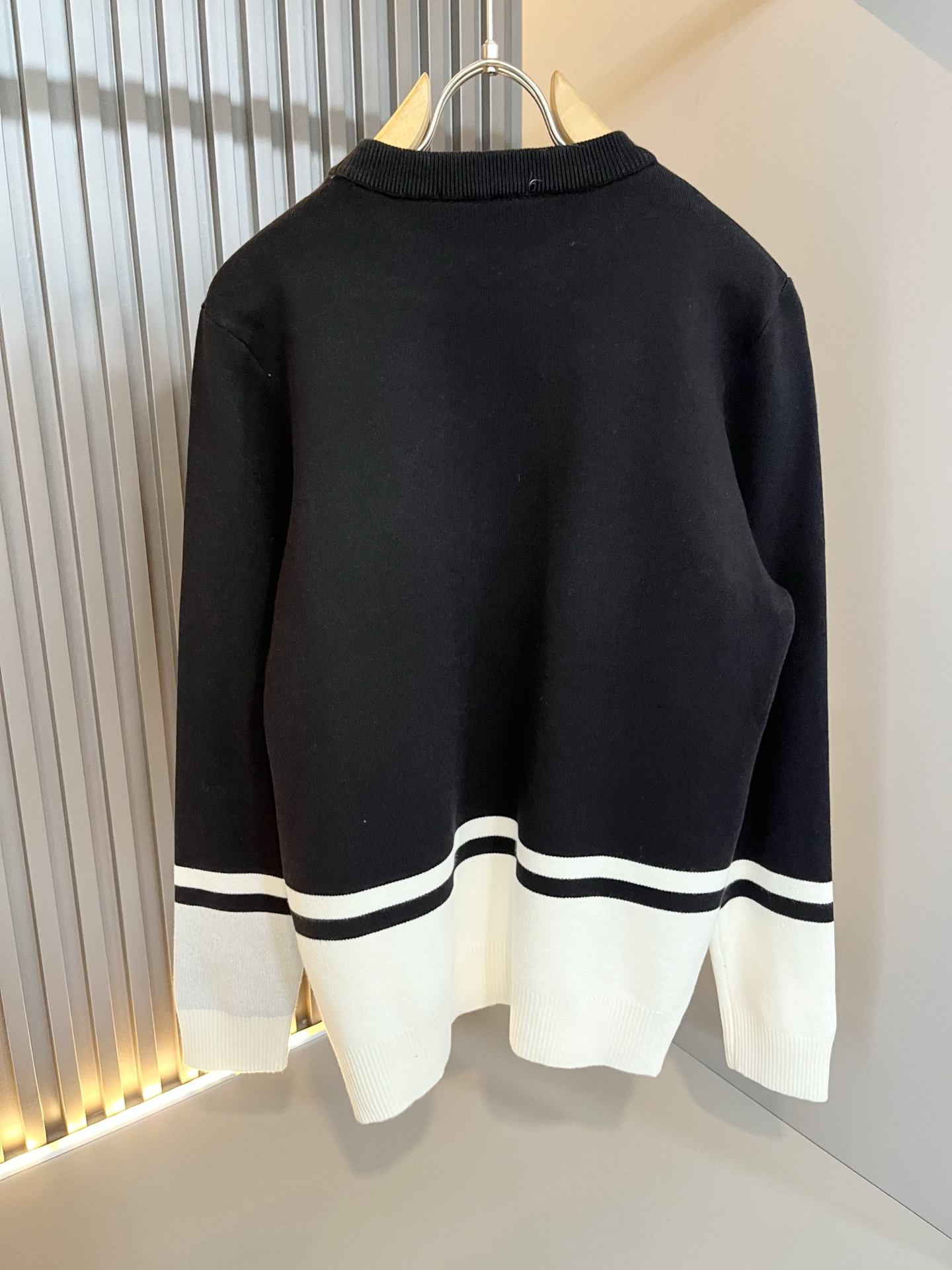 Louis Vuit*on 2025秋冬路易家族轻奢针织羊毛衫！男女同款👫装饰！ 路易家族的新高端，细节