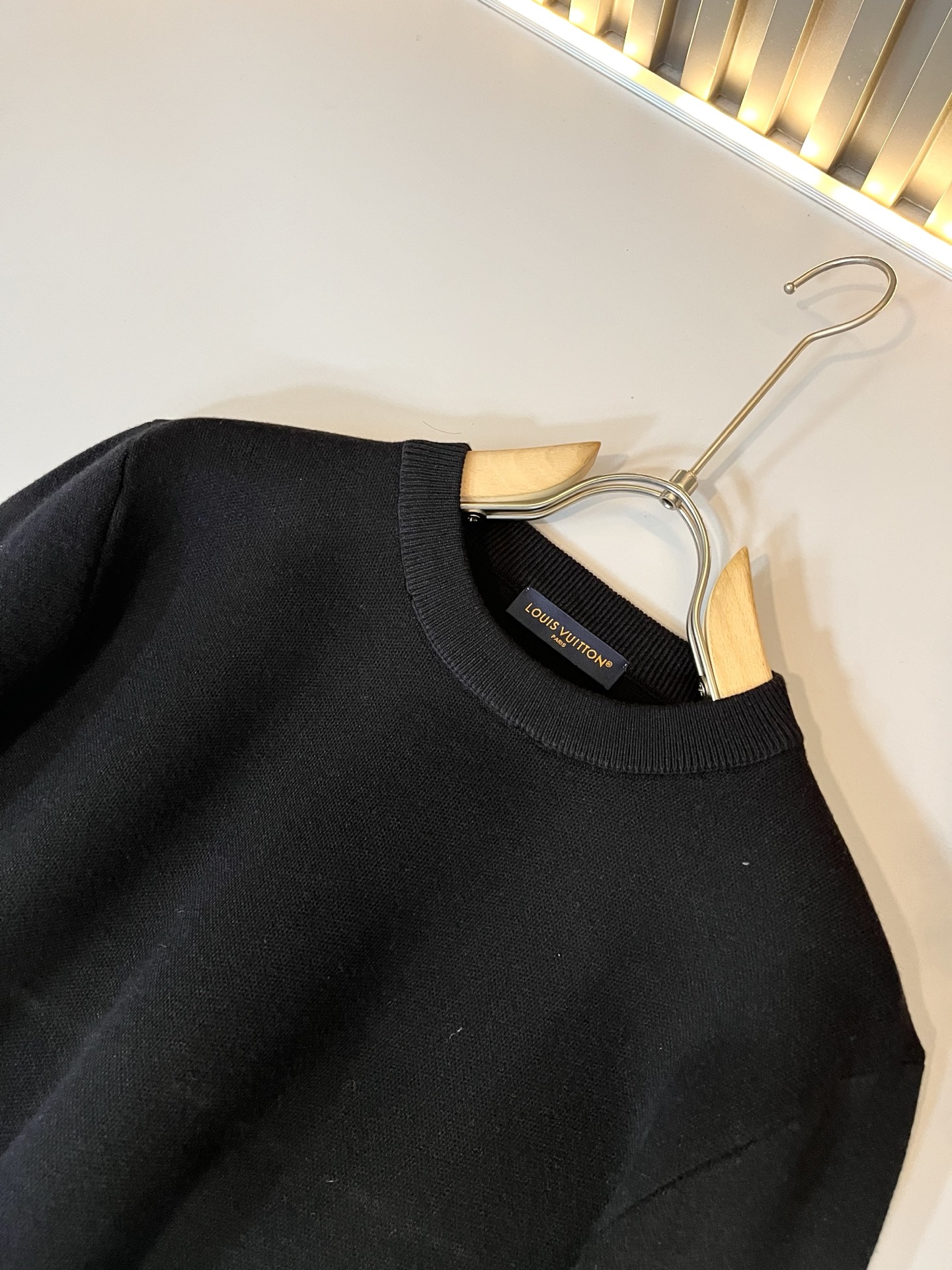 Louis Vuit*on 2025秋冬路易家族轻奢针织羊毛衫！男女同款👫装饰！ 路易家族的新高端，细节