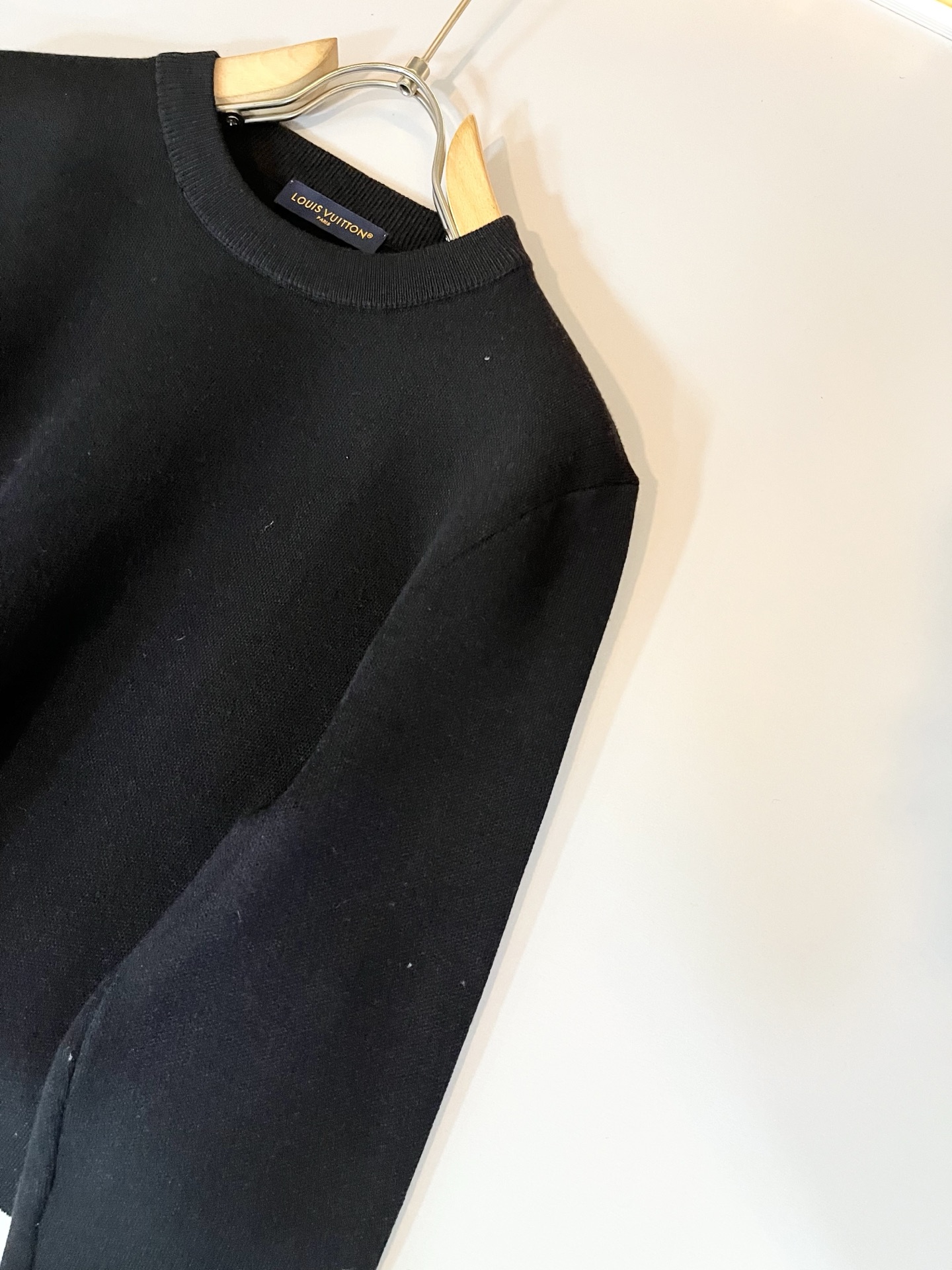 Louis Vuit*on 2025秋冬路易家族轻奢针织羊毛衫！男女同款👫装饰！ 路易家族的新高端，细节