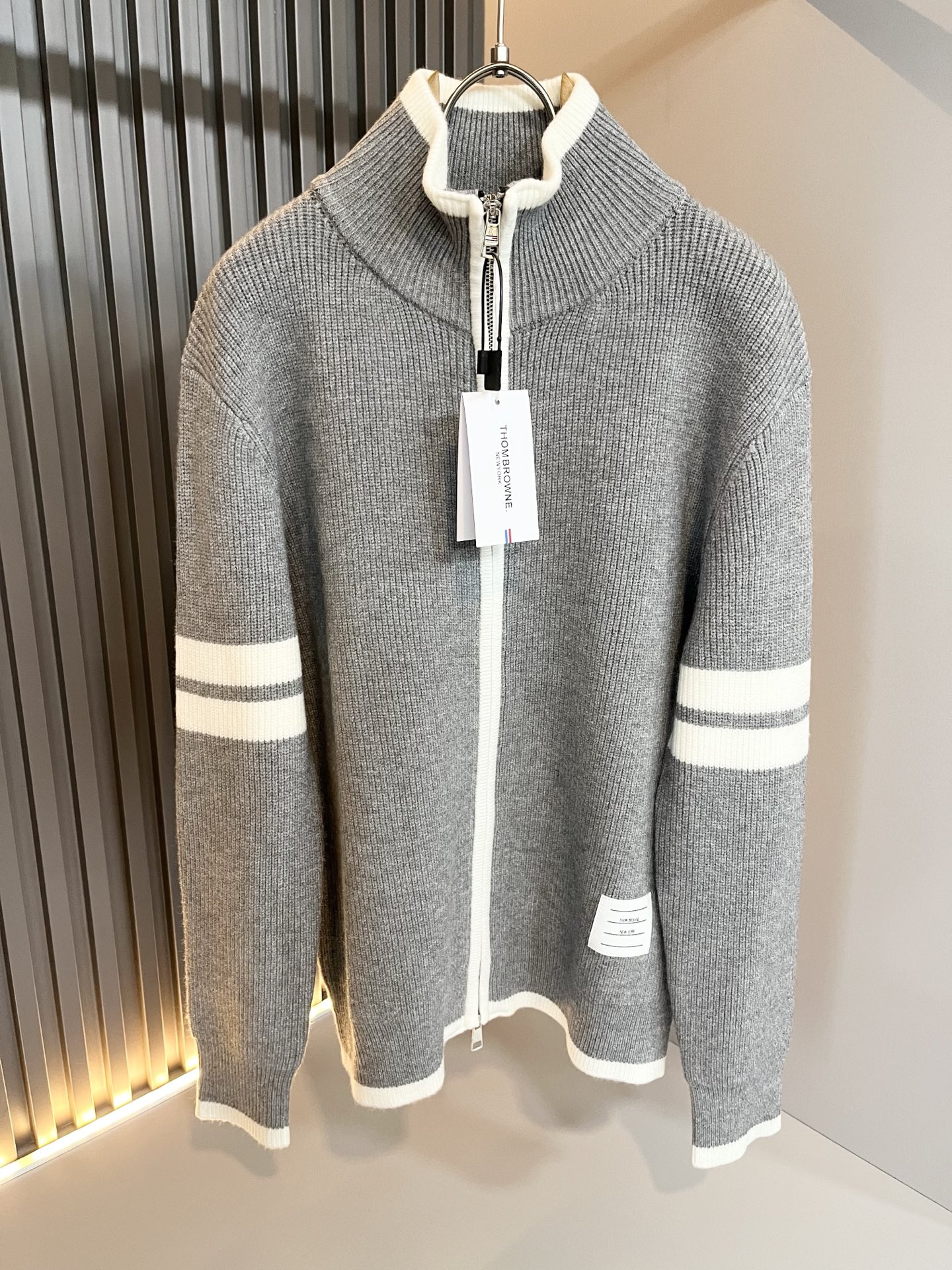 ThomBrow*e汤姆*朗2025秋冬新款男女同款👫针织羊毛开衫，今年的专柜新品，男女同款👫超软羊毛面