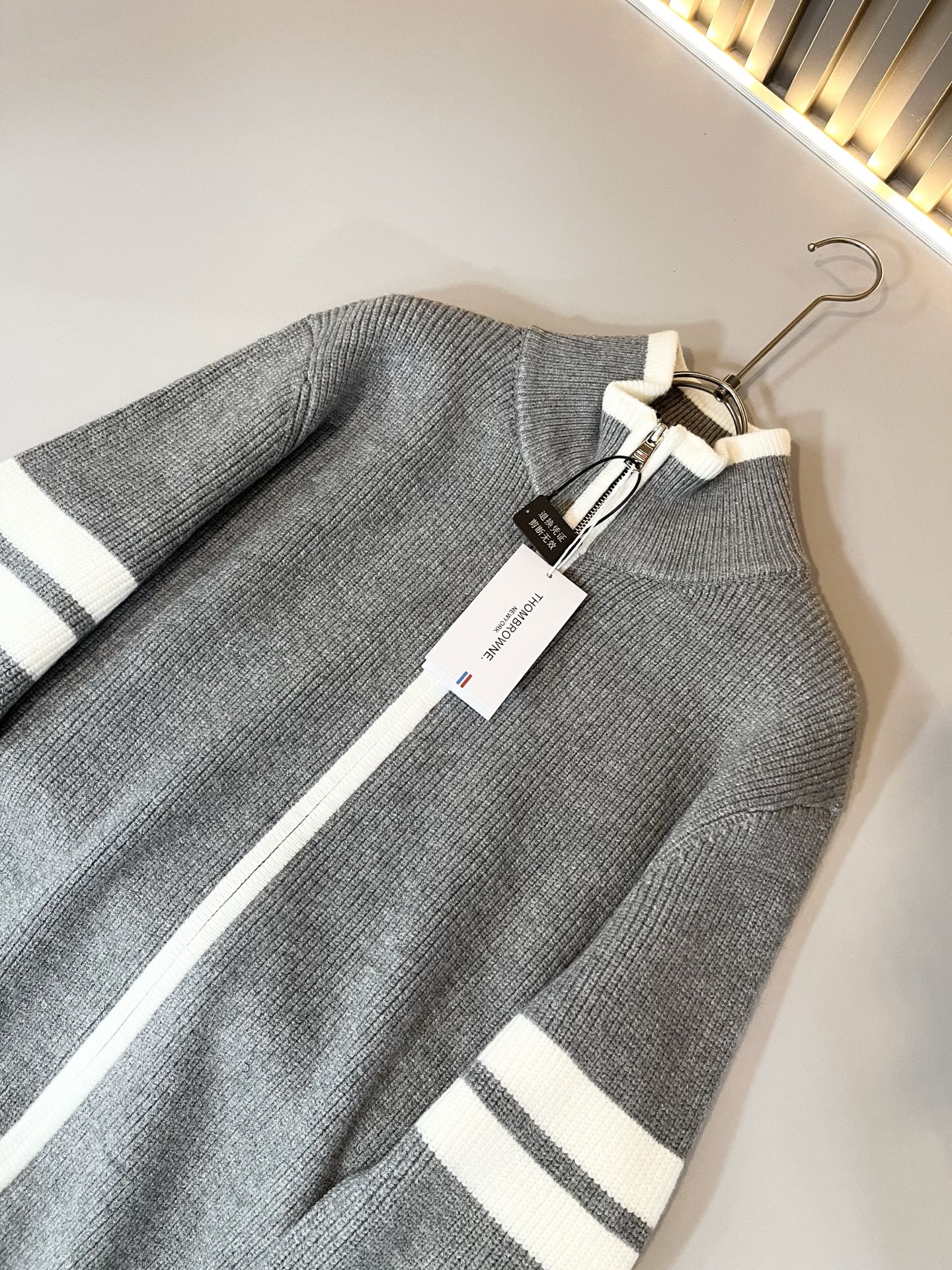 ThomBrow*e汤姆*朗2025秋冬新款男女同款👫针织羊毛开衫，今年的专柜新品，男女同款👫超软羊毛面