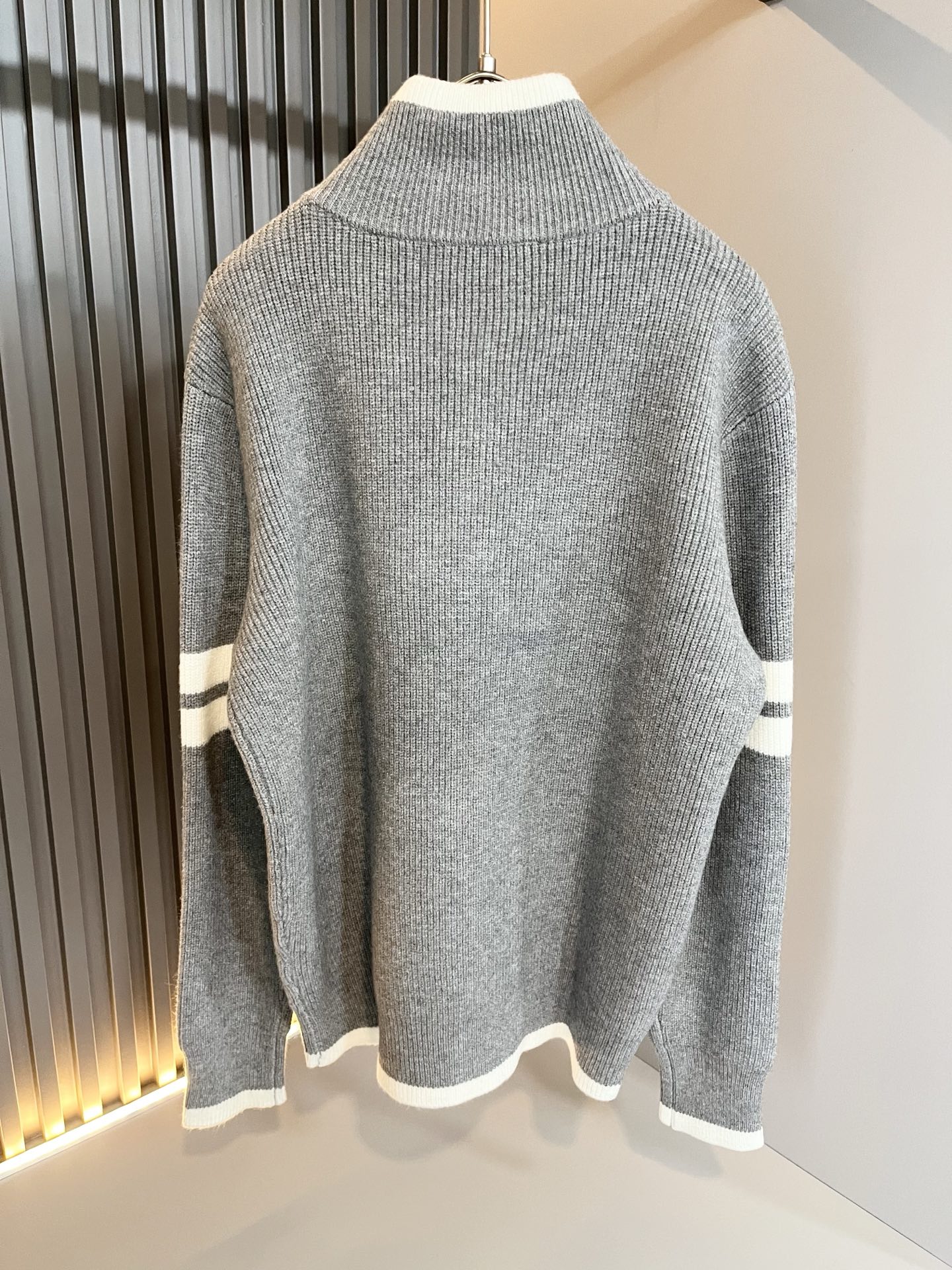 ThomBrow*e汤姆*朗2025秋冬新款男女同款👫针织羊毛开衫，今年的专柜新品，男女同款👫超软羊毛面