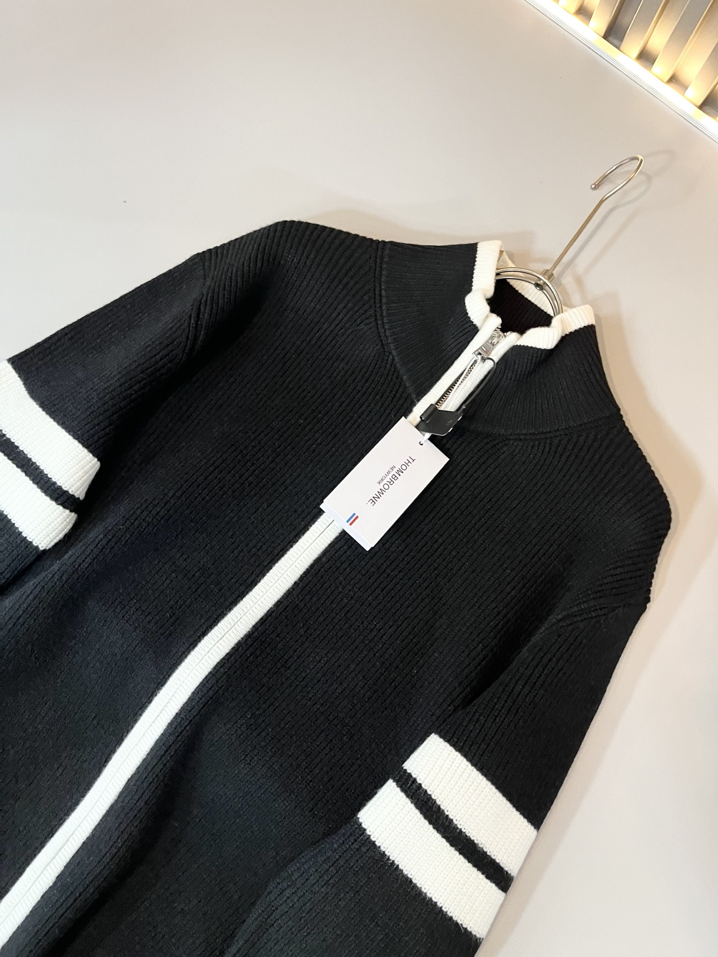 ThomBrow*e汤姆*朗2025秋冬新款男女同款👫针织羊毛开衫，今年的专柜新品，男女同款👫超软羊毛面