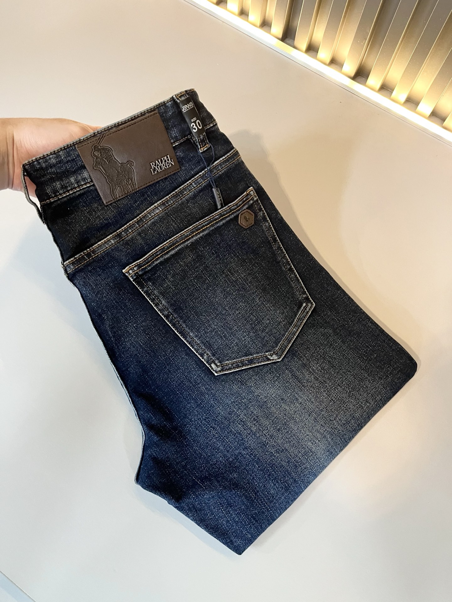 NO:657586,Paul POLOSPORT's new autumn and winter jeans are on sale simultaneously at counters!  Customized exclusive denim fabric, customized original craft thread, design logo embroidery design!  Perfectly integrated into fashion and style, it is a top-notch fashionable style that is perfect for outer wear!  The whole thing gives people a natural feeling!  The ultimate classic versatile short-sleeved T-shirt, the ultimate heavy work and the ultimate perfection!  Fans who pursue high quality should rush to buy it by themselves, and we sincerely invite all fans who know the goods to appreciate this model together!  Size 29-38,,jeans,T-shirt,tees,t-shirt,alexander wang19860909保罗POLOSPORT 秋冬新款牛仔裤,专柜同步发售！定制专属牛仔面料,定制原版工艺螺纹,设计标识logo刺绣设计！完美融入时尚还有风情感一款完美符合外穿的顶尖时髦气质款！整体给人浑然天成的感觉！极致经典的百搭型短袖T恤,极致的重工极致的完美！追求高品质的粉丝们请自行抢购,诚邀所有识货的粉丝一同鉴赏此款！尺码29-38,,jeans,T-shirt,tees，t-shirt,alexander wang,Men's clothing