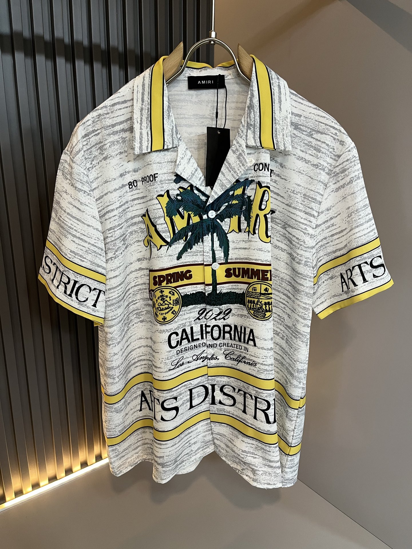 NO:685542,AMIRI2026春夏新款男女同款休闲睡衣套装,最新款全网独家首上！  !  ~It is both classic and fashionable, who doesn’t love it? It shows the classic again, it is very eye-catching, and it has a low-luxury aura and recognition! 传统的品牌理念和现代化的先进技术进行了完美结合.加上极其现代摩登风范的简约设计,专属字母logo印花设计！  Customized 100% imported silk fabric!  The texture of this model is quite impressive. You can tell the specifications and grades at your fingertips. The level of finesse and breathability are top-notch!  Size M-5XL,,amiri,real silk,19860909AMIRI2026春夏新款男女同款休闲睡衣套装,最新款全网独家首上！！~既经典有时尚百搭,谁不爱啊,将经典再次展现,非常的耐看,自带低奢光环与辨识度！传统的品牌理念和现代化的先进技术进行了完美结合.加上极其现代摩登风范的简约设计,专属字母logo印花设计！定制百分百进口真丝面料！此款的质感相当感人 触手便知规格档次 细腻程度与透气效果堪称顶级！尺码M-5XL,,amiri,real silk,,Men's clothing