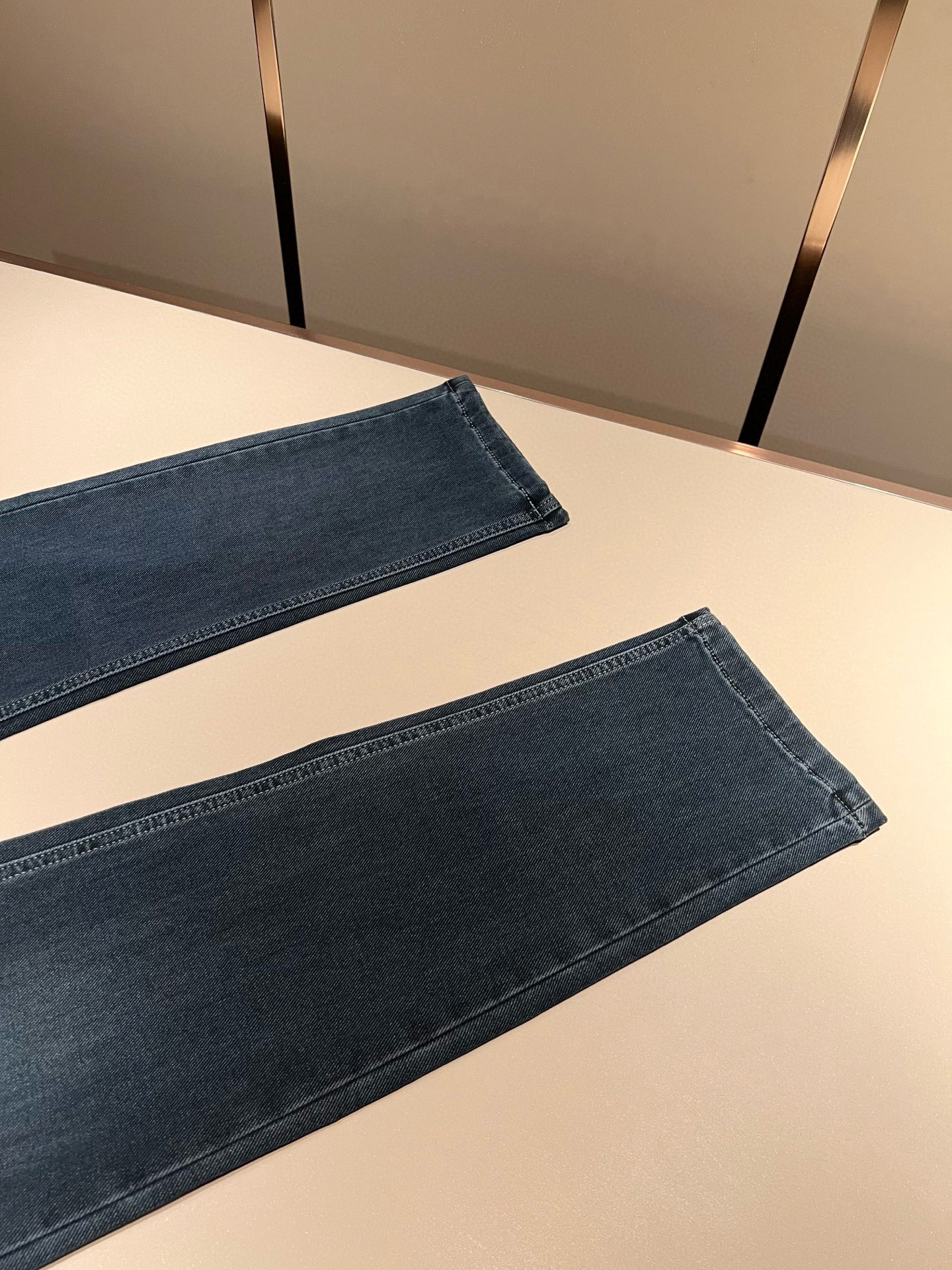 【⚠️🌾退换】PRA*DA 普拉达 2025秋冬新品发售！牛仔高级百搭实用主义不哗众取宠！港澳台地区限定