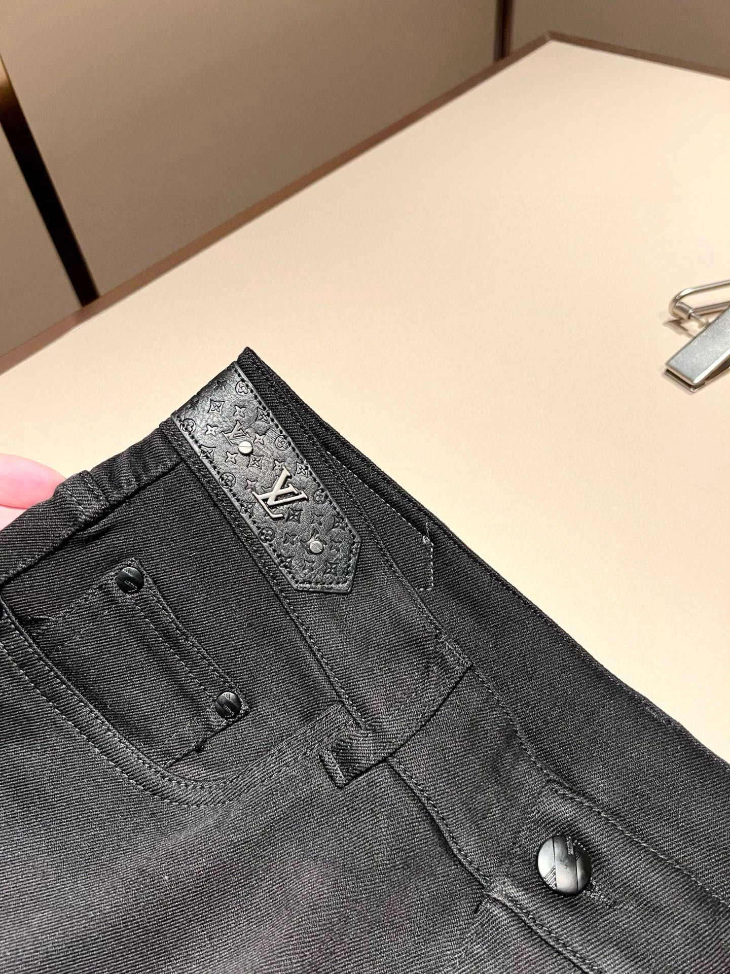 【⚠️🌾退换】Louis Vuitto*路易*登2025秋冬新款男士经典水洗小直筒牛仔长裤。绝佳的上身性