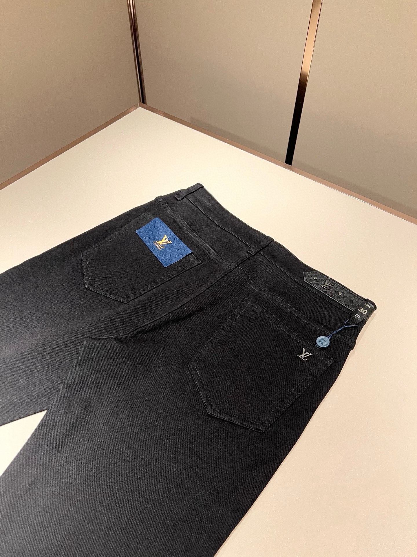 【⚠️🌾退换】Louis Vuitto*路易*登2025秋冬新款男士经典水洗小直筒牛仔长裤。绝佳的上身性