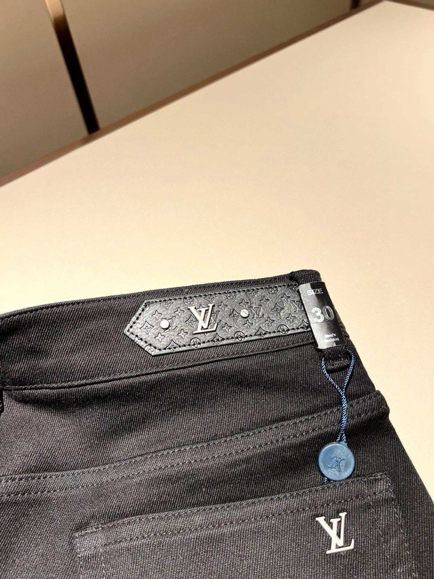 【⚠️🌾退换】Louis Vuitto*路易*登2025秋冬新款男士经典水洗小直筒牛仔长裤。绝佳的上身性