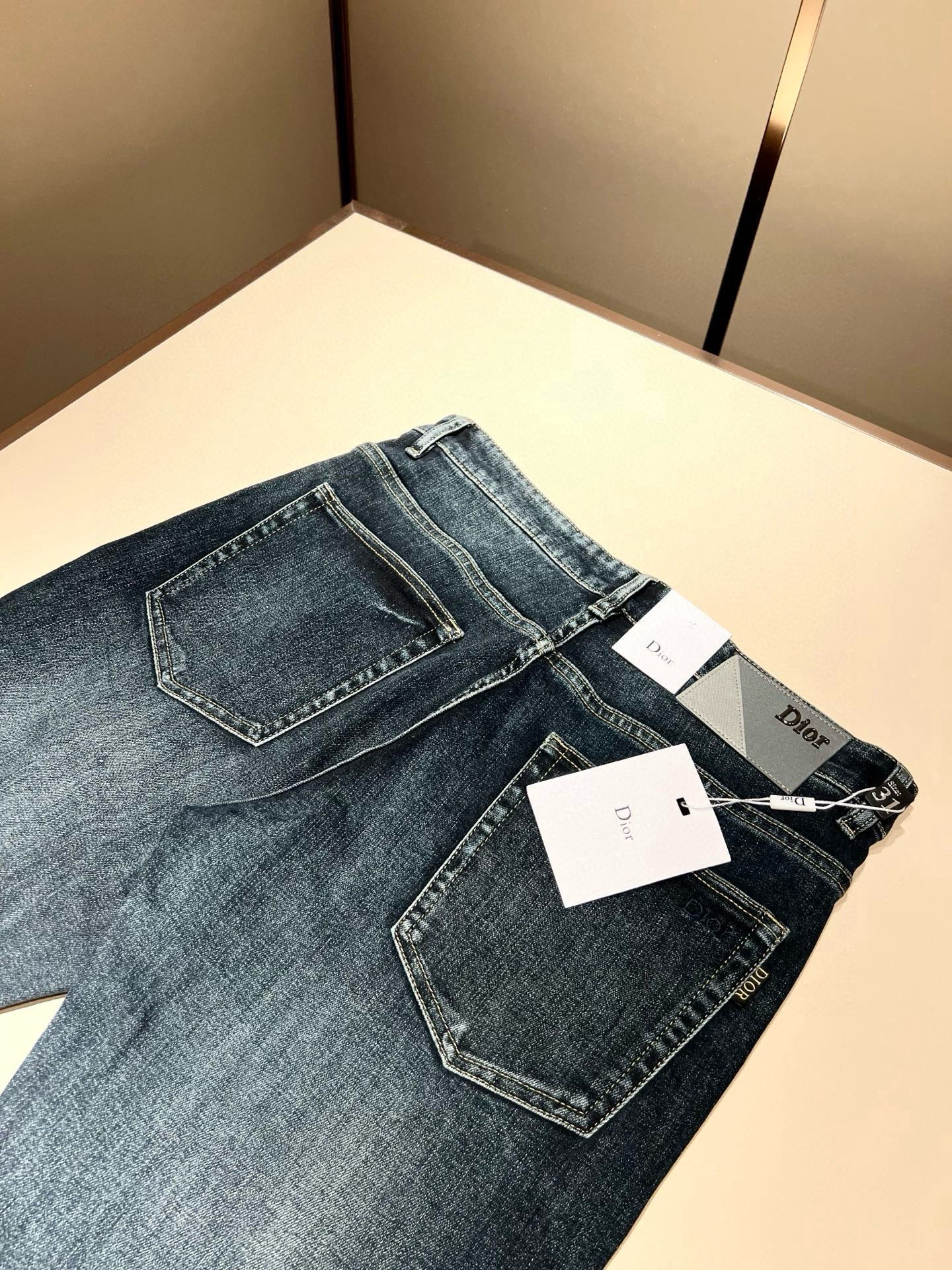 【⚠️🌾退换】Dio*r 迪家 2025秋冬男士水洗小直筒牛仔裤！贸易公司渠道牛货，品相超赞，时尚圈万能