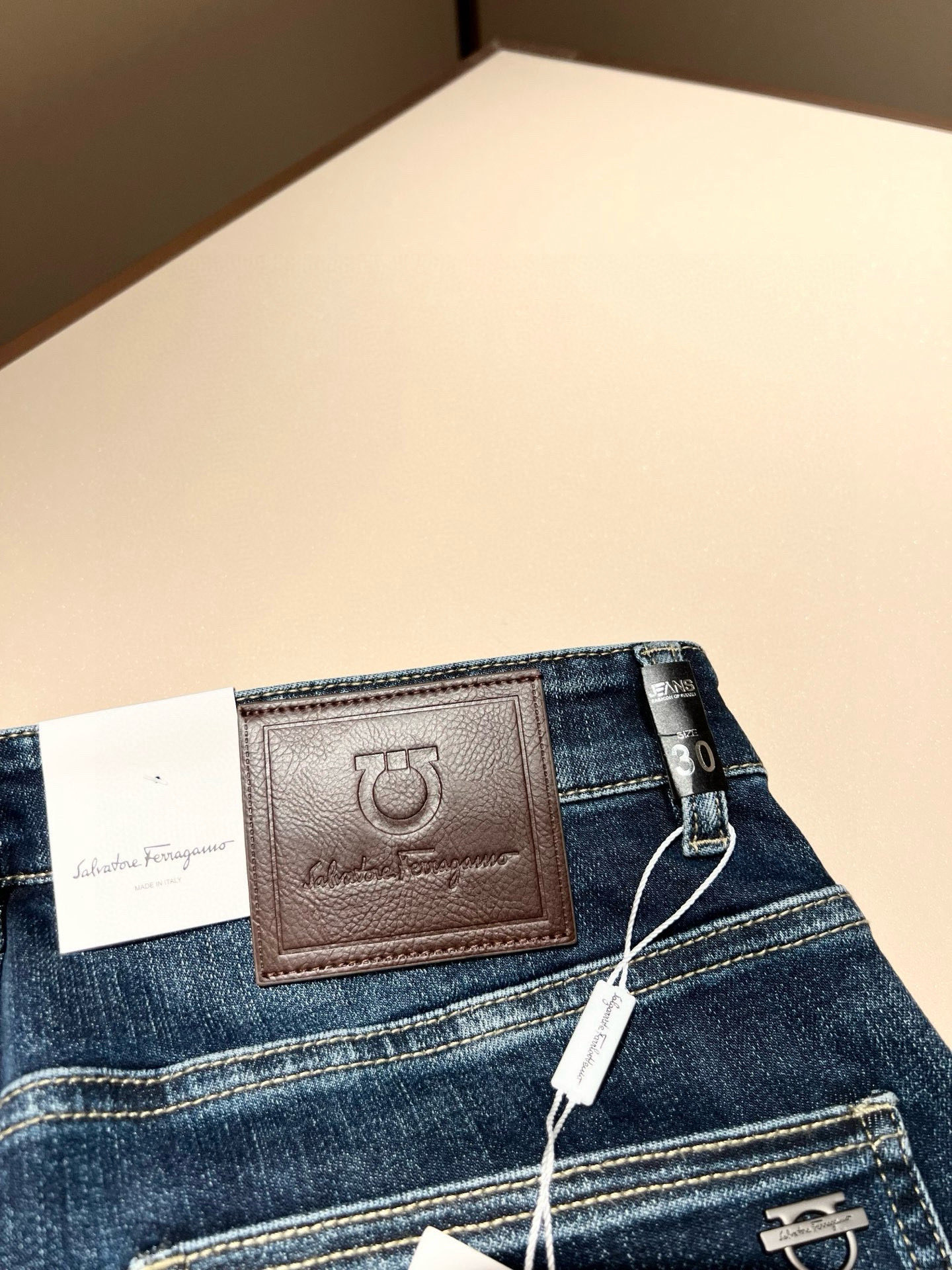 【⚠️🌾退换】Ferraga*mo菲拉*慕2025秋冬新款男款休闲小直筒牛仔裤 原单品质，原单品质高端时