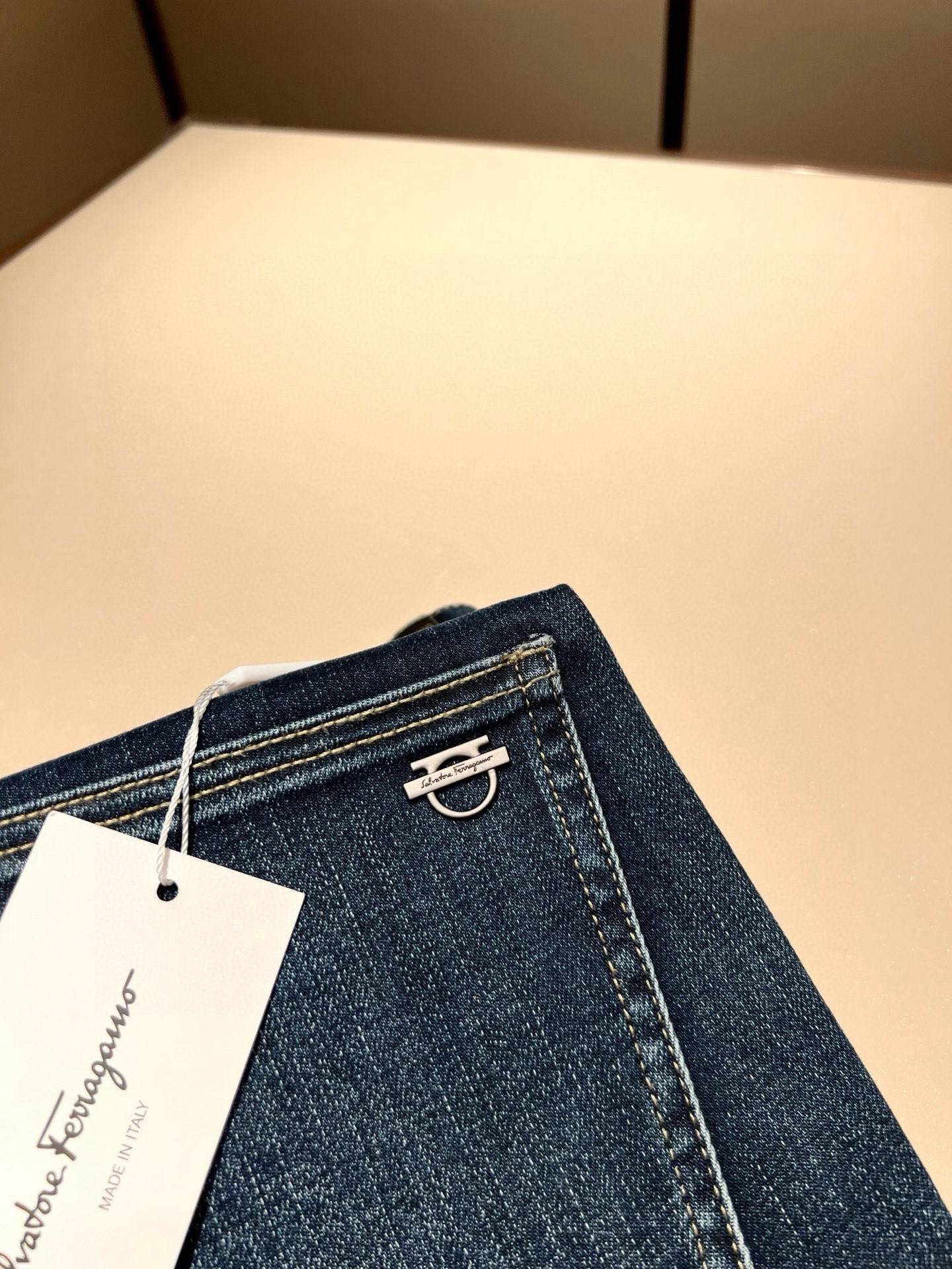 【⚠️🌾退换】Ferraga*mo菲拉*慕2025秋冬新款男款休闲小直筒牛仔裤 原单品质，原单品质高端时