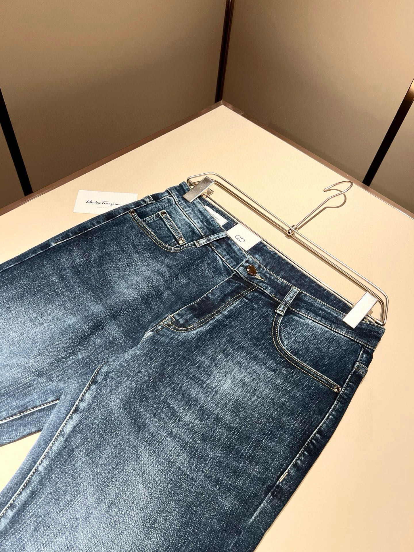 【⚠️🌾退换】Ferraga*mo菲拉*慕2025秋冬新款男款休闲小直筒牛仔裤 原单品质，原单品质高端时