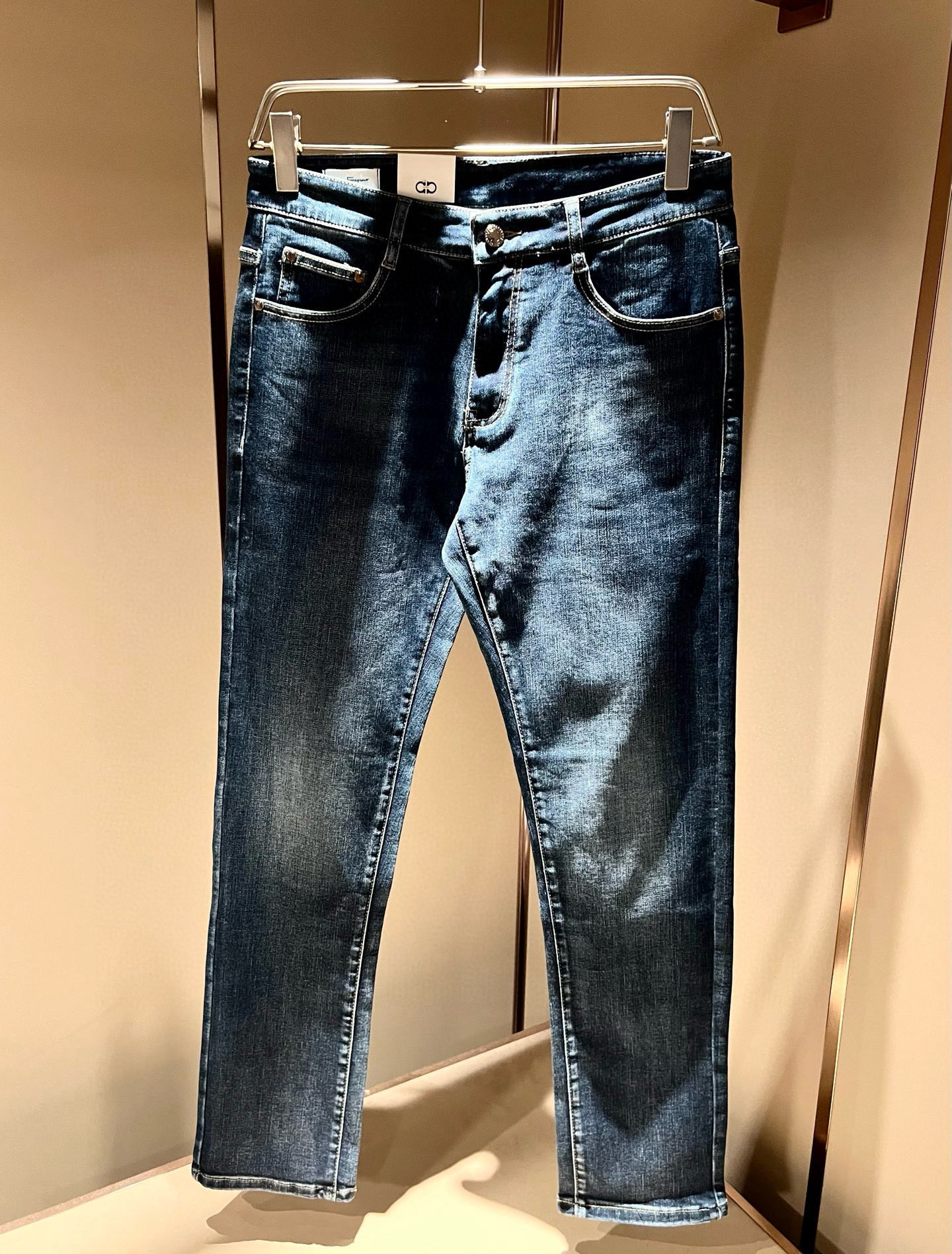 【⚠️🌾退换】Ferraga*mo菲拉*慕2025秋冬新款男款休闲小直筒牛仔裤 原单品质，原单品质高端时