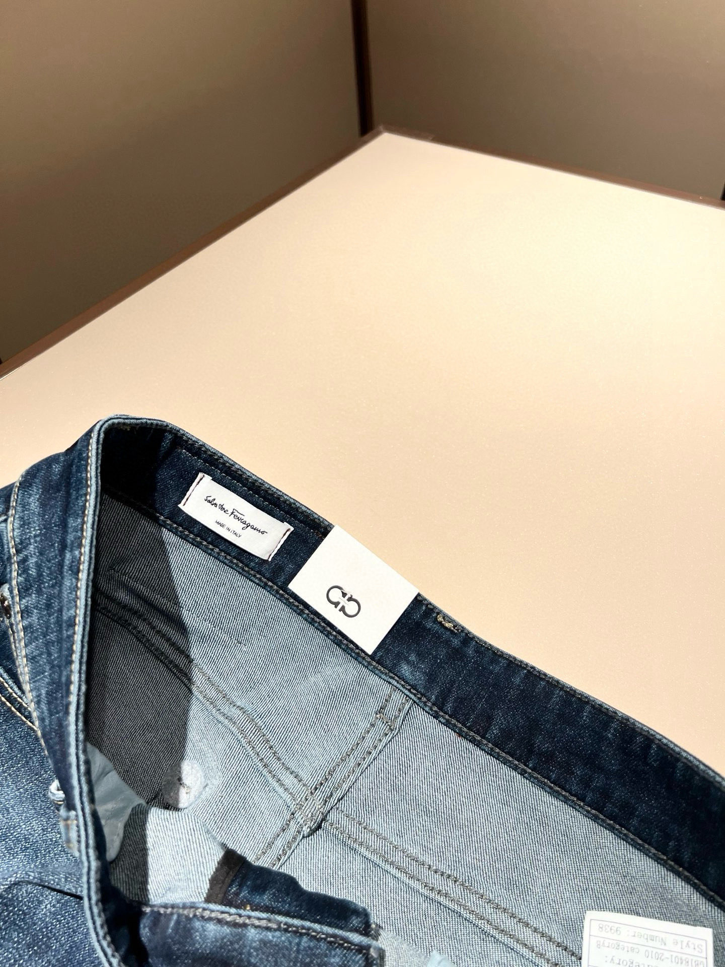 【⚠️🌾退换】Ferraga*mo菲拉*慕2025秋冬新款男款休闲小直筒牛仔裤 原单品质，原单品质高端时