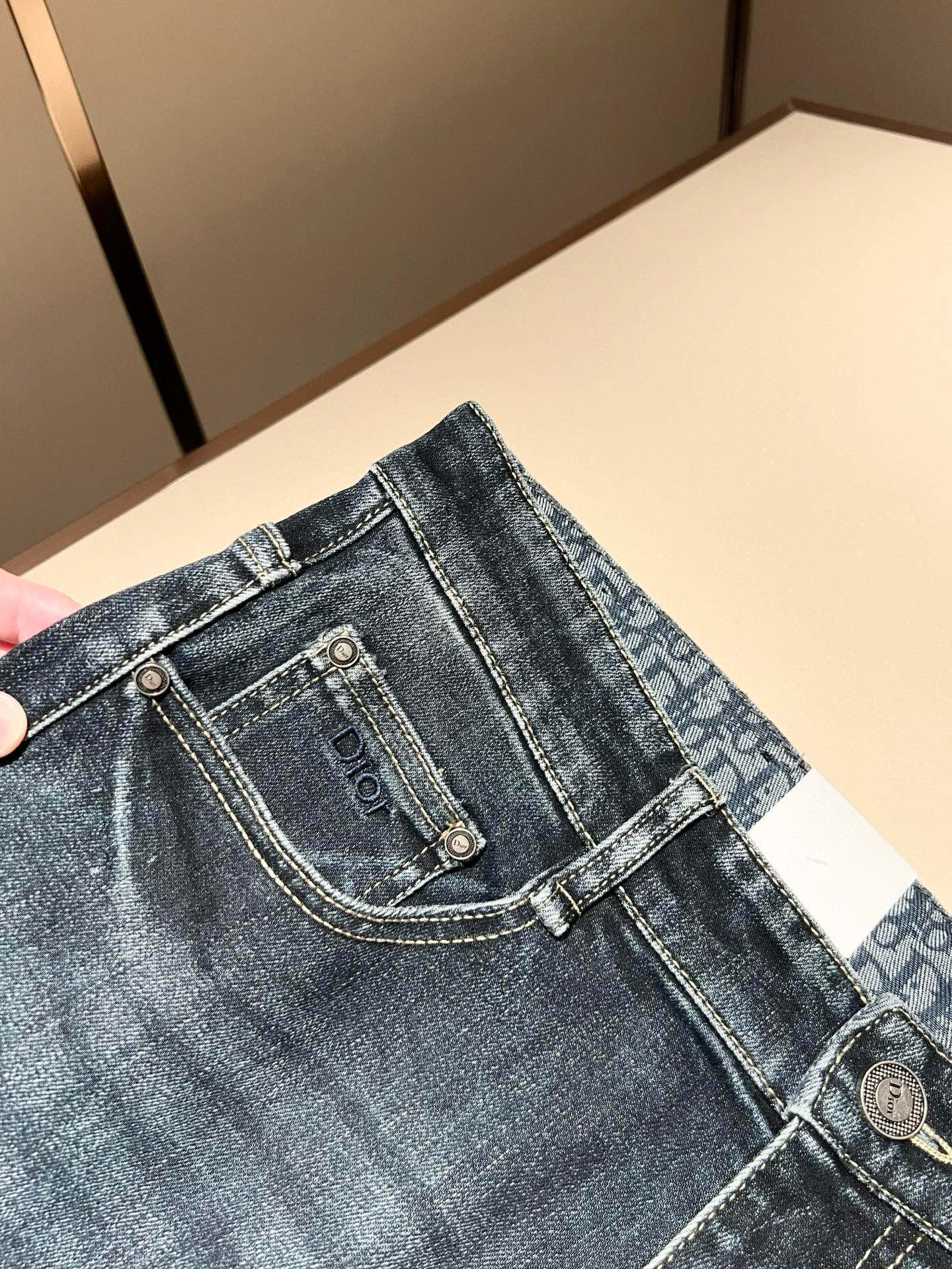 【⚠️🌾退换】Dio*r 迪家 2025秋冬男士水洗小直筒牛仔裤！贸易公司渠道牛货，品相超赞，时尚圈万能