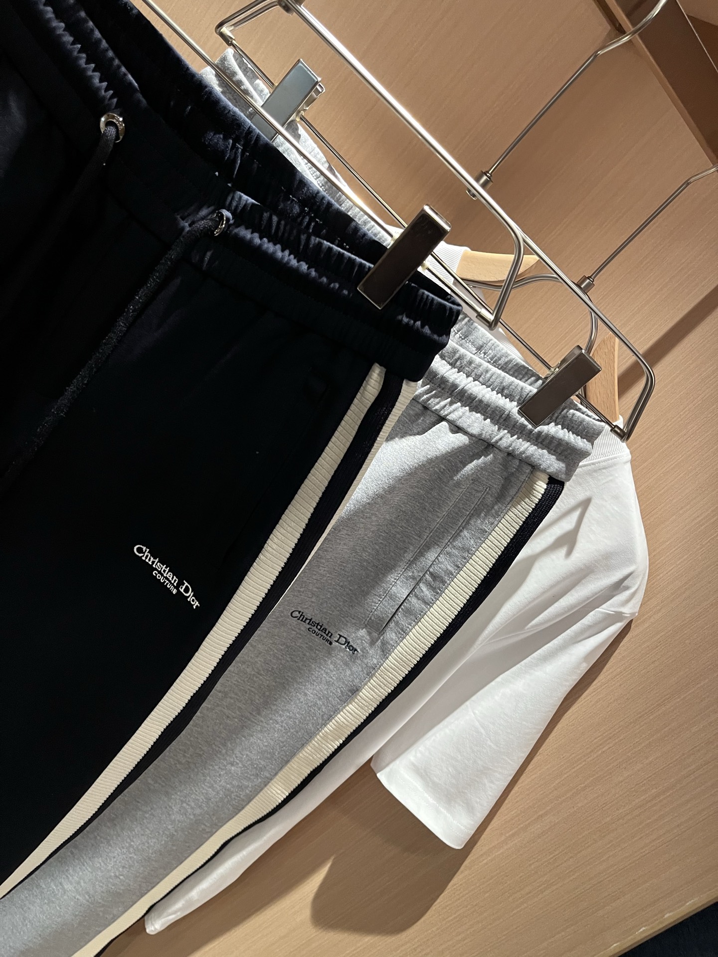 【⚠️🌾退货】Dio*迪*奥 2025秋冬新款男女同款👫休闲抽绳织带休闲裤，男女同款！裤腿logo图案刺