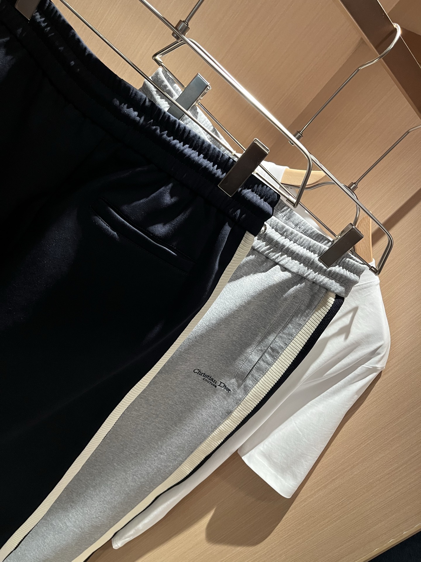 【⚠️🌾退货】Dio*迪*奥 2025秋冬新款男女同款👫休闲抽绳织带休闲裤，男女同款！裤腿logo图案刺