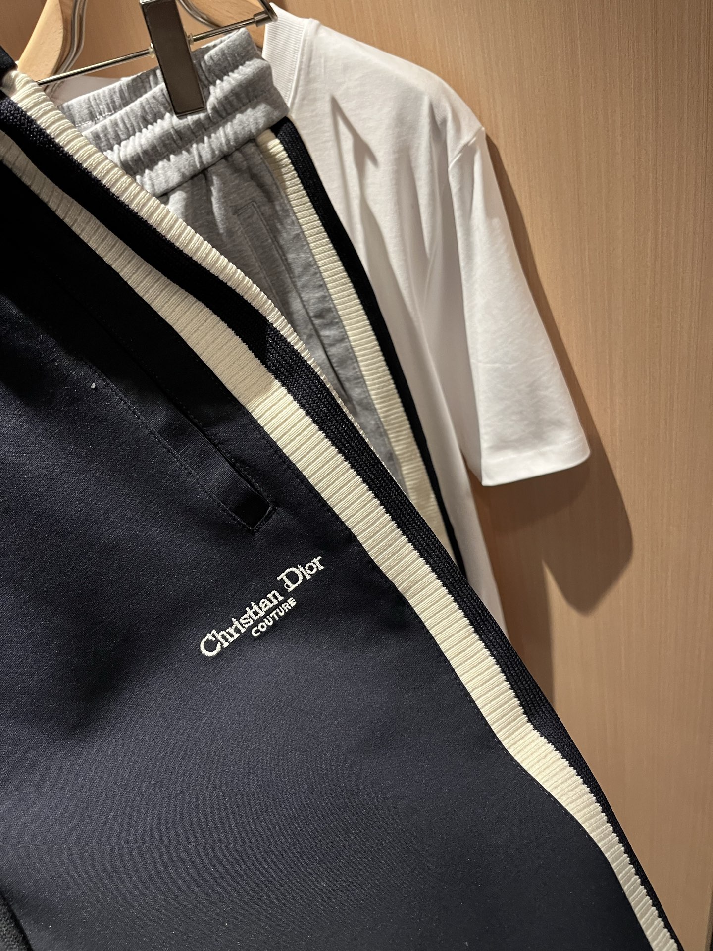 【⚠️🌾退货】Dio*迪*奥 2025秋冬新款男女同款👫休闲抽绳织带休闲裤，男女同款！裤腿logo图案刺