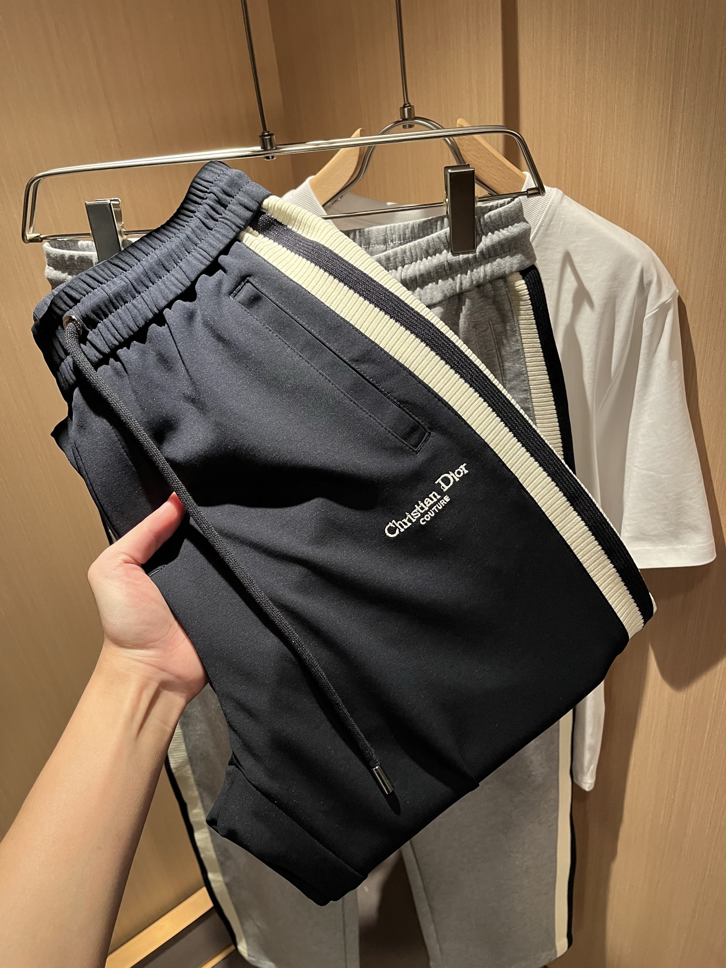 【⚠️🌾退货】Dio*迪*奥 2025秋冬新款男女同款👫休闲抽绳织带休闲裤，男女同款！裤腿logo图案刺