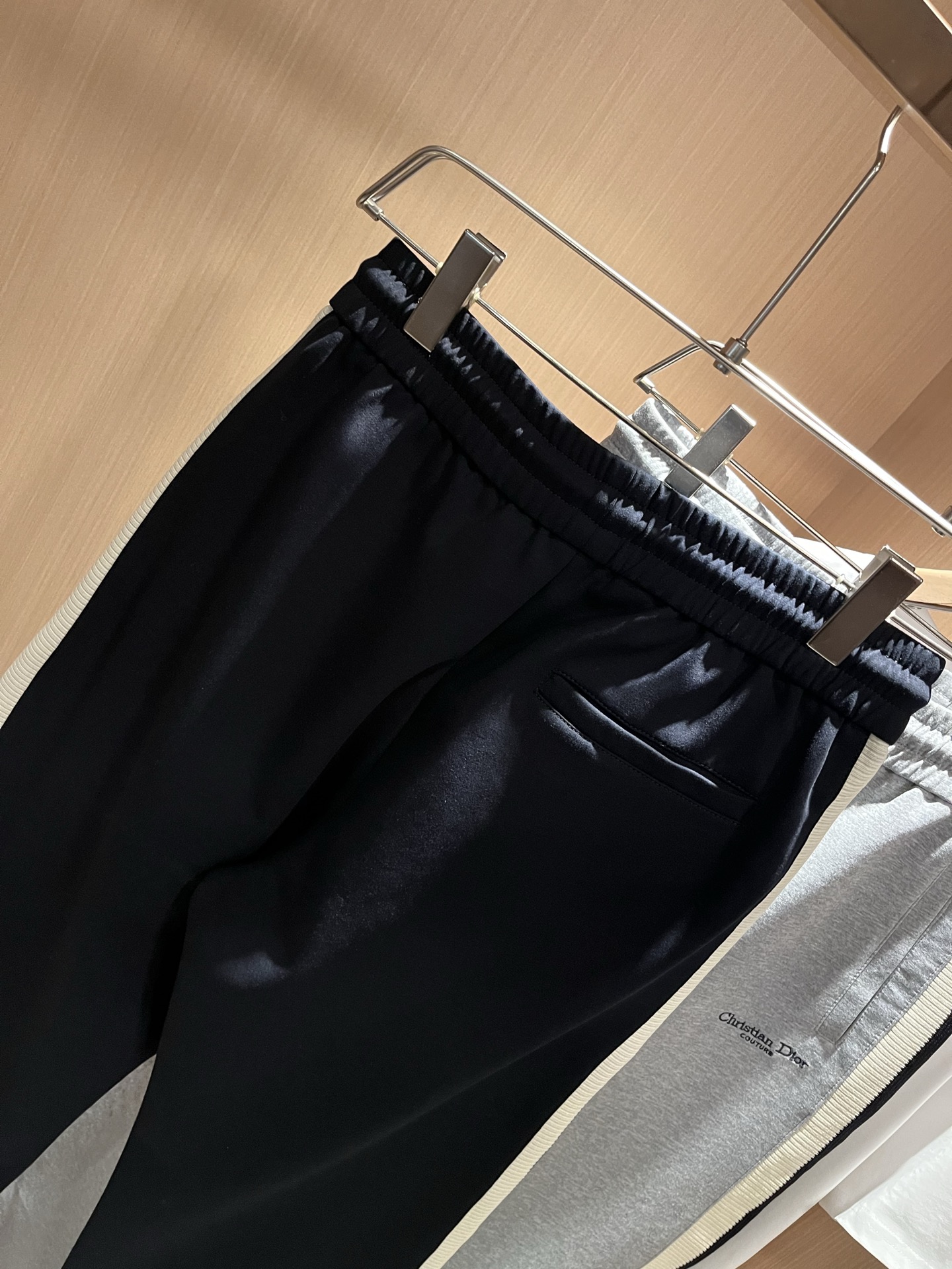 【⚠️🌾退货】Dio*迪*奥 2025秋冬新款男女同款👫休闲抽绳织带休闲裤，男女同款！裤腿logo图案刺