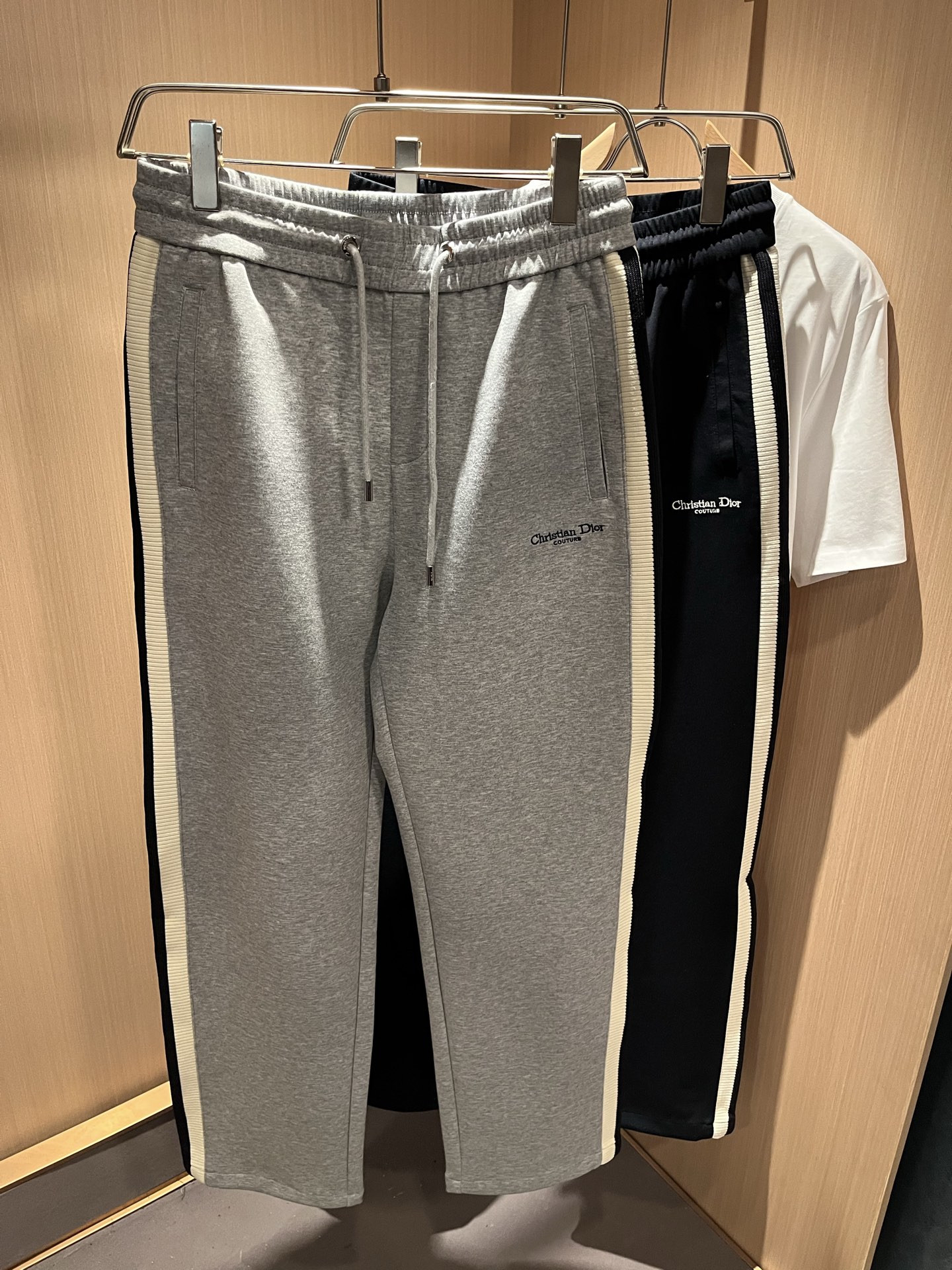 【⚠️🌾退货】Dio*迪*奥 2025秋冬新款男女同款👫休闲抽绳织带休闲裤，男女同款！裤腿logo图案刺