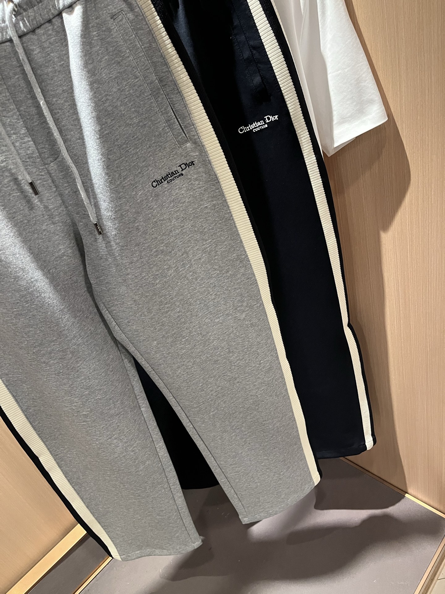 【⚠️🌾退货】Dio*迪*奥 2025秋冬新款男女同款👫休闲抽绳织带休闲裤，男女同款！裤腿logo图案刺