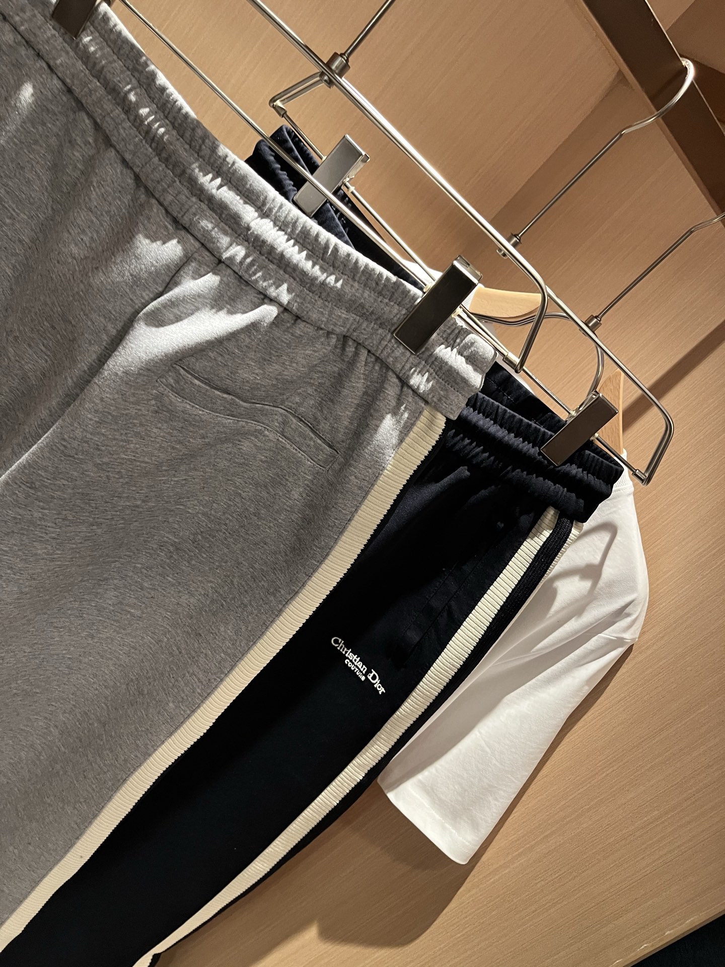 【⚠️🌾退货】Dio*迪*奥 2025秋冬新款男女同款👫休闲抽绳织带休闲裤，男女同款！裤腿logo图案刺