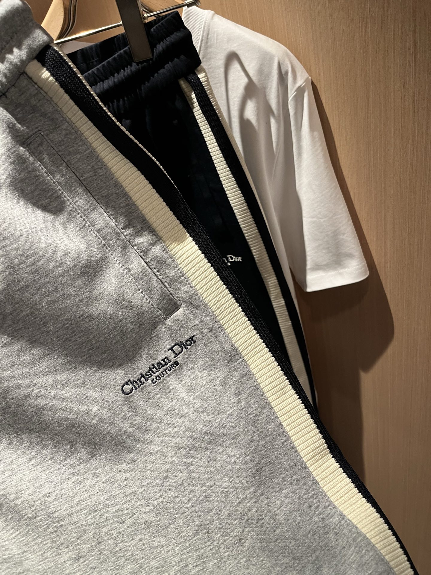 【⚠️🌾退货】Dio*迪*奥 2025秋冬新款男女同款👫休闲抽绳织带休闲裤，男女同款！裤腿logo图案刺