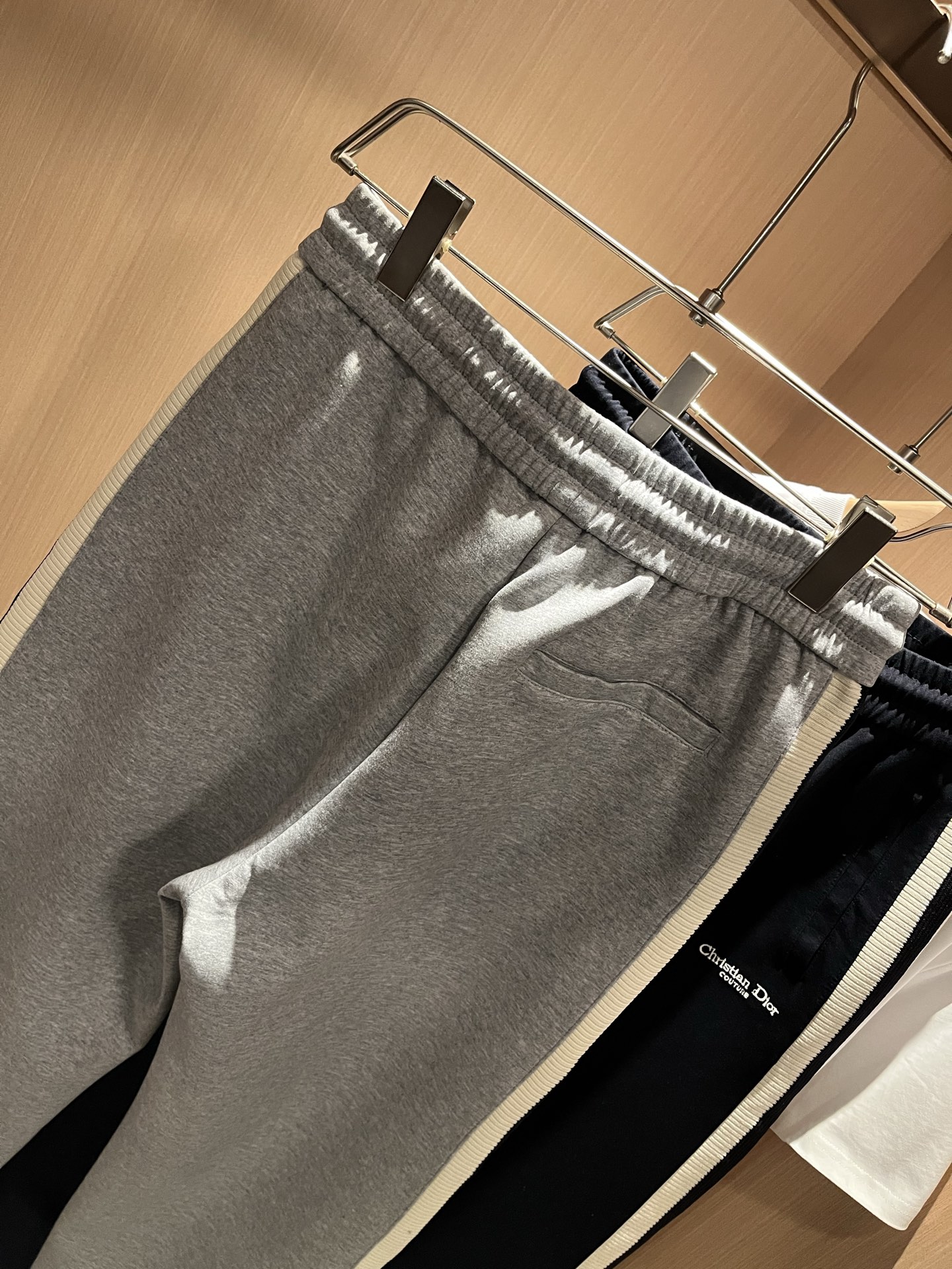 【⚠️🌾退货】Dio*迪*奥 2025秋冬新款男女同款👫休闲抽绳织带休闲裤，男女同款！裤腿logo图案刺