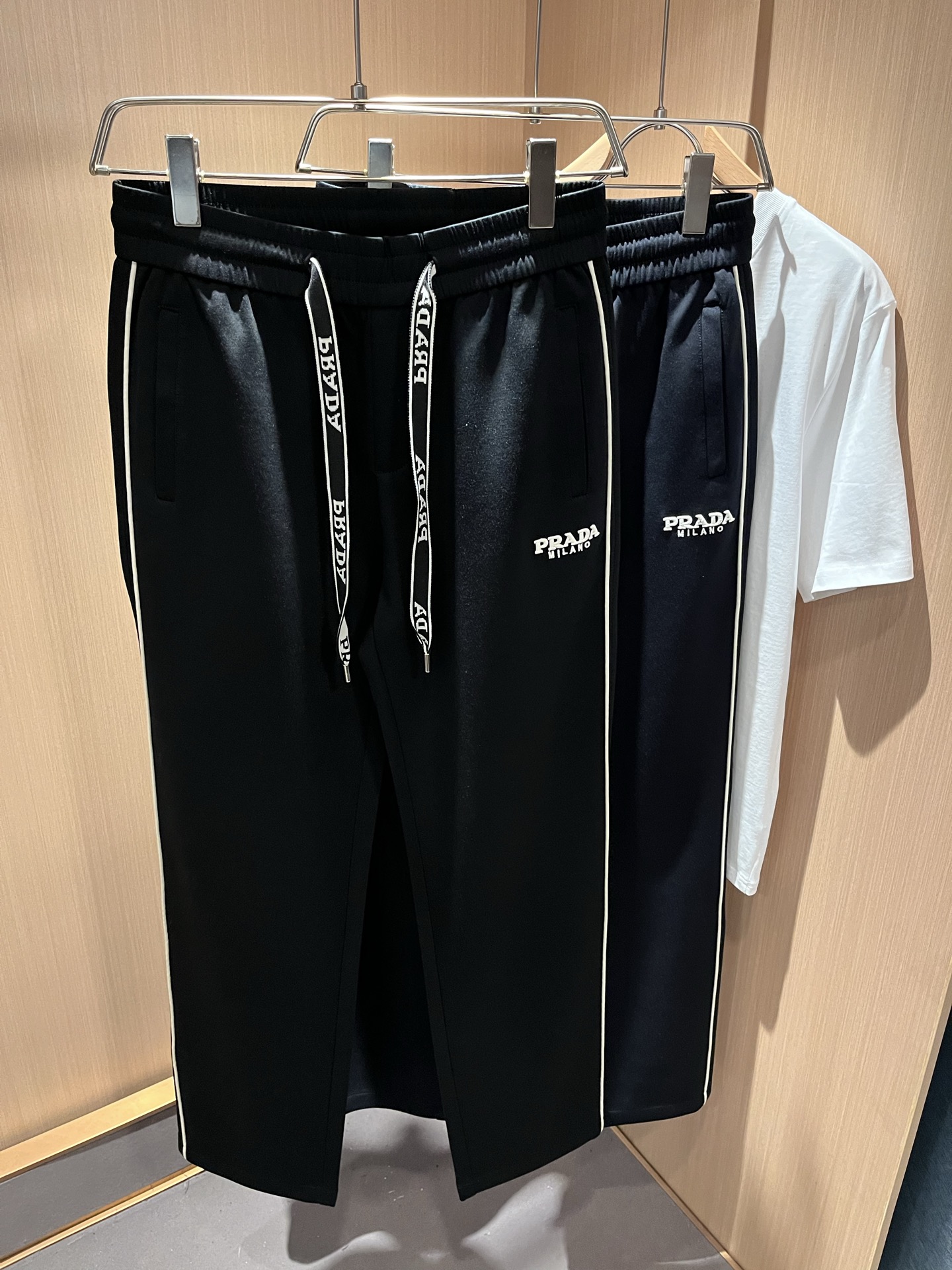 【⚠️🌾退货】PRA*DA普*达 2025秋冬新款男士休闲裤，高端品质之选……一款休闲裤兼备的百搭裤装，