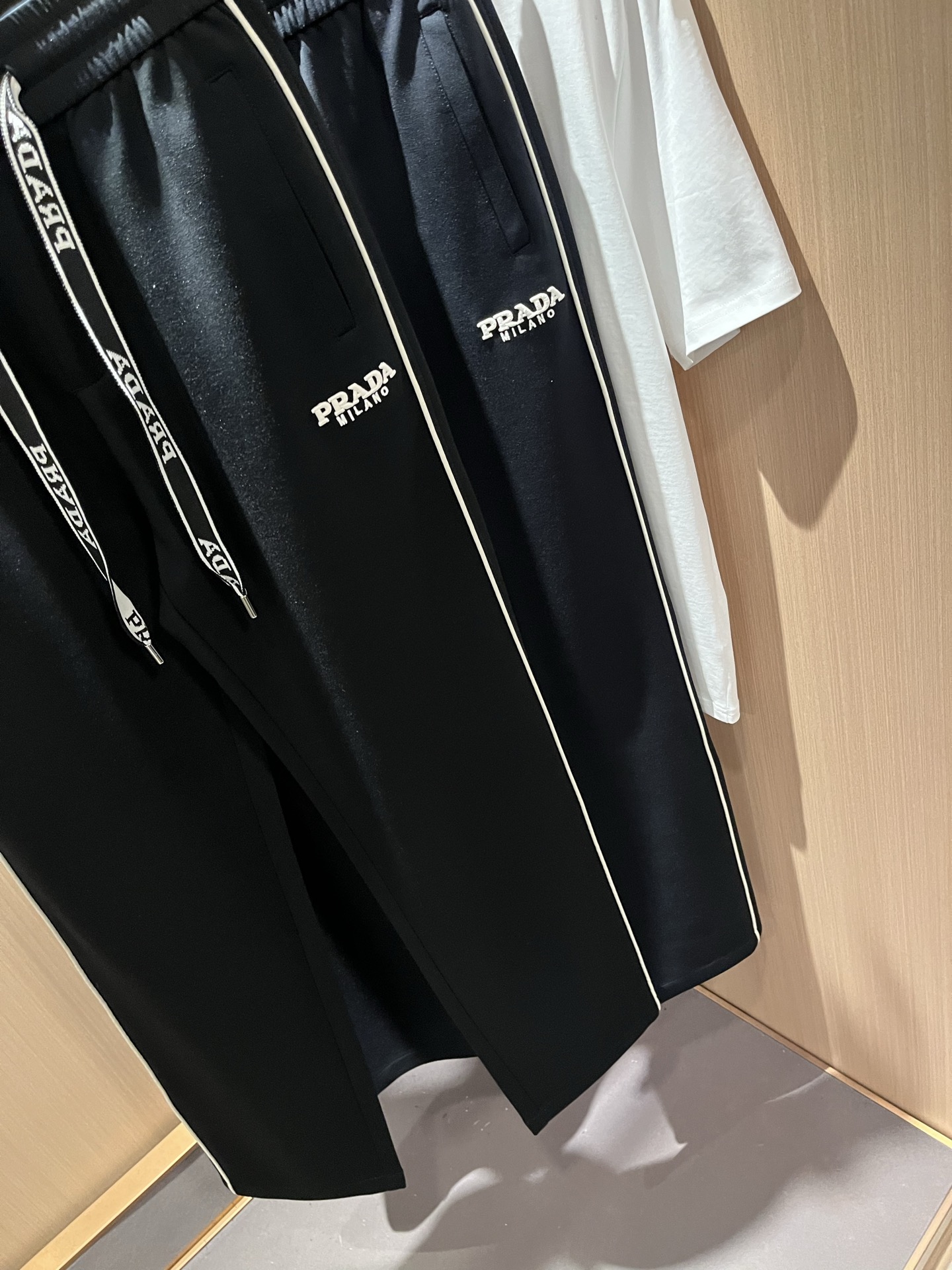 【⚠️🌾退货】PRA*DA普*达 2025秋冬新款男士休闲裤，高端品质之选……一款休闲裤兼备的百搭裤装，