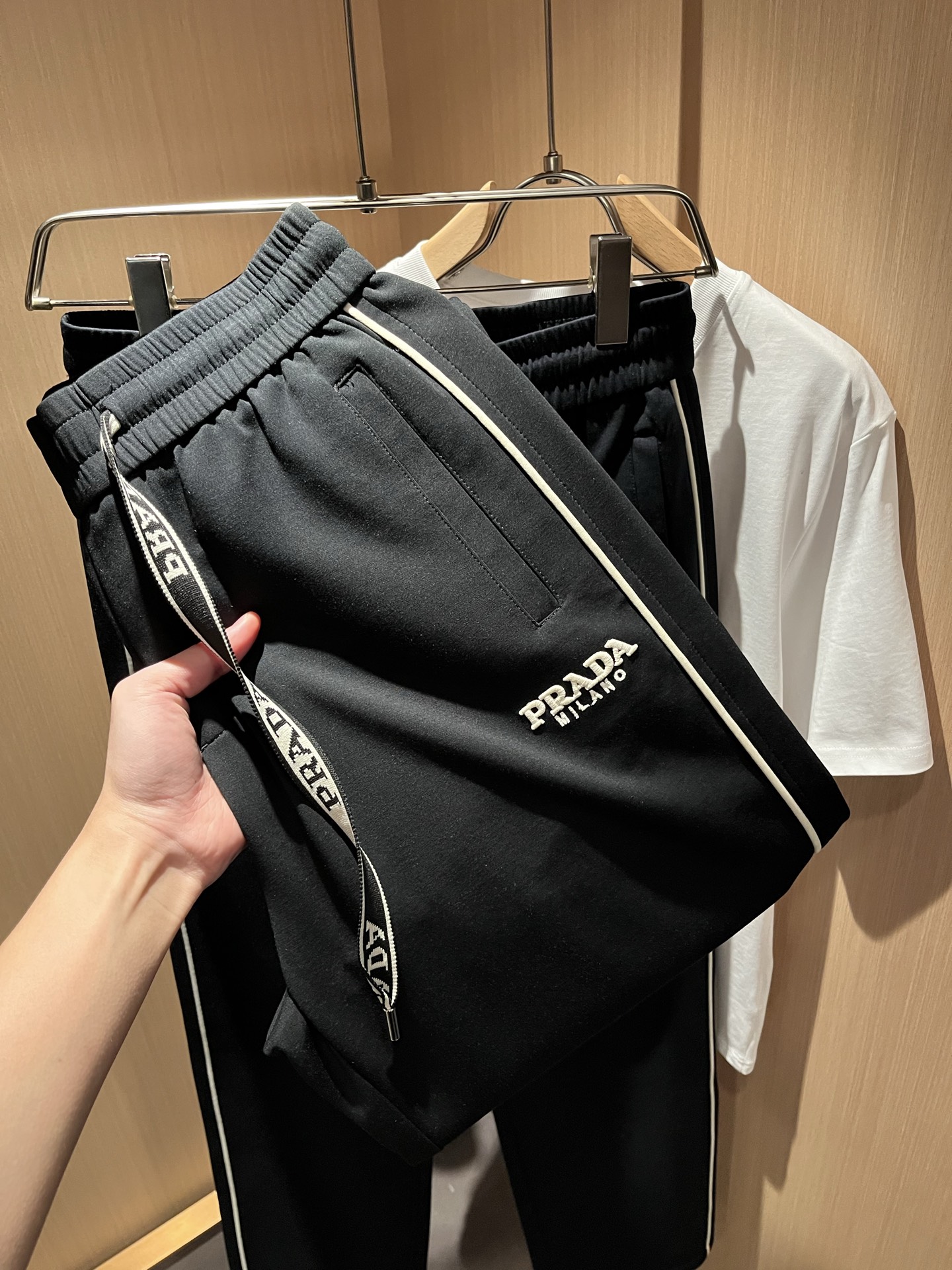 【⚠️🌾退货】PRA*DA普*达 2025秋冬新款男士休闲裤，高端品质之选……一款休闲裤兼备的百搭裤装，