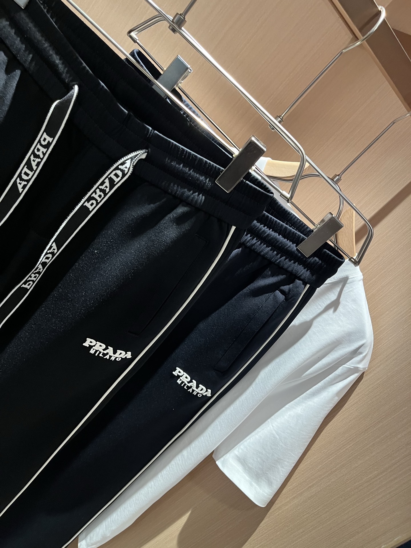【⚠️🌾退货】PRA*DA普*达 2025秋冬新款男士休闲裤，高端品质之选……一款休闲裤兼备的百搭裤装，