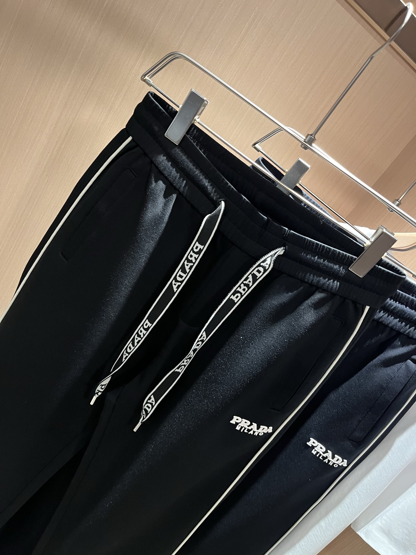 【⚠️🌾退货】PRA*DA普*达 2025秋冬新款男士休闲裤，高端品质之选……一款休闲裤兼备的百搭裤装，