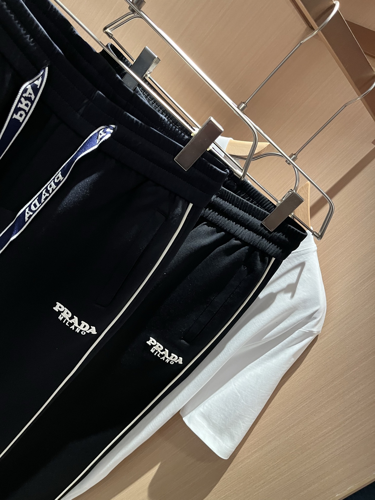 【⚠️🌾退货】PRA*DA普*达 2025秋冬新款男士休闲裤，高端品质之选……一款休闲裤兼备的百搭裤装，