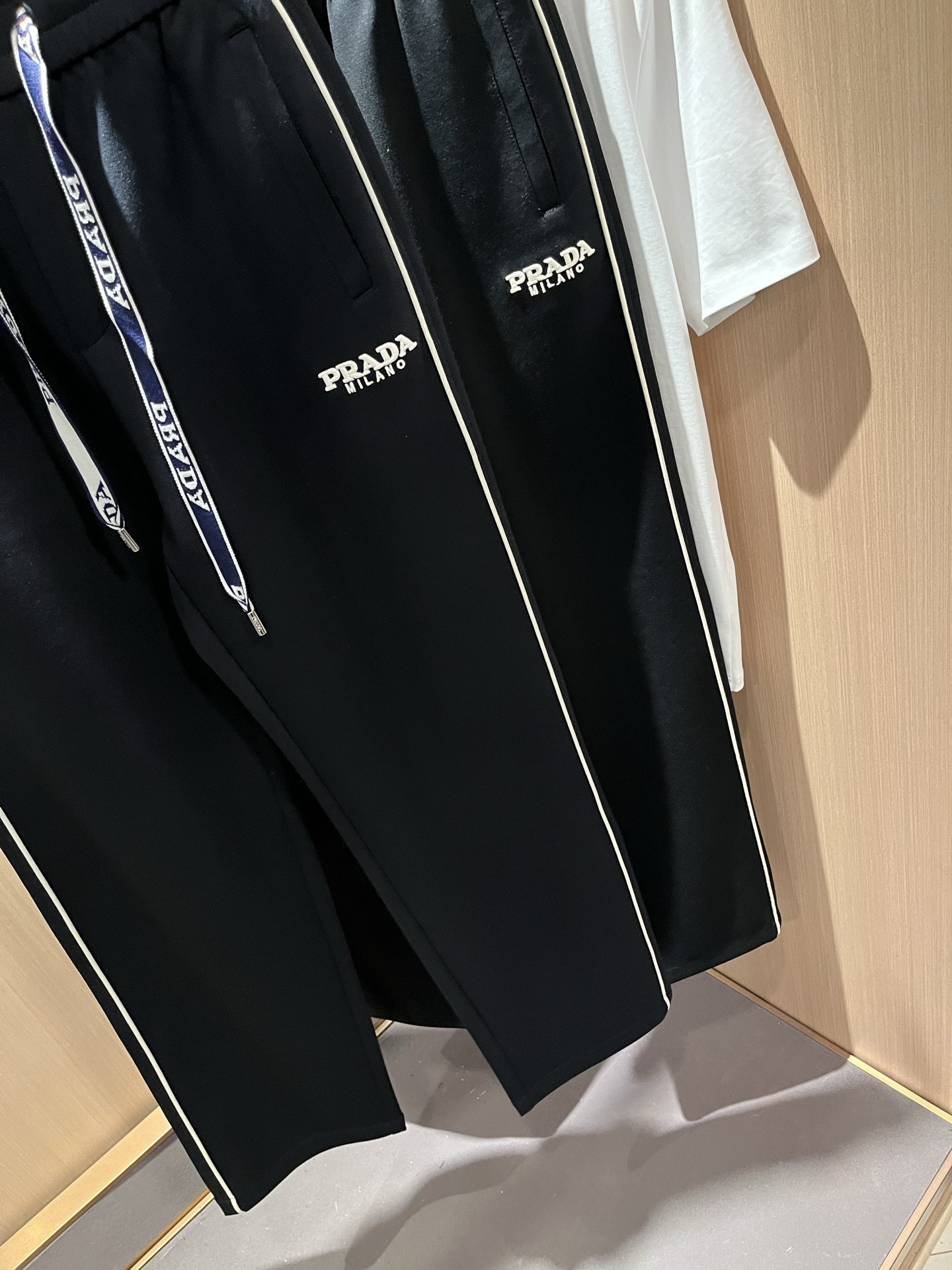 【⚠️🌾退货】PRA*DA普*达 2025秋冬新款男士休闲裤，高端品质之选……一款休闲裤兼备的百搭裤装，