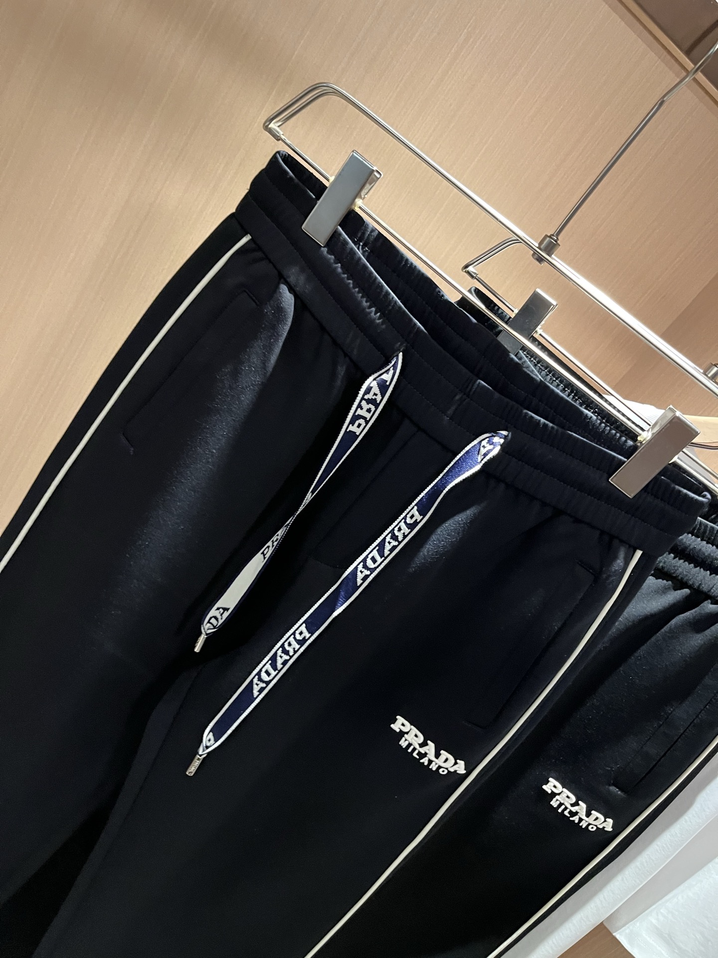 【⚠️🌾退货】PRA*DA普*达 2025秋冬新款男士休闲裤，高端品质之选……一款休闲裤兼备的百搭裤装，