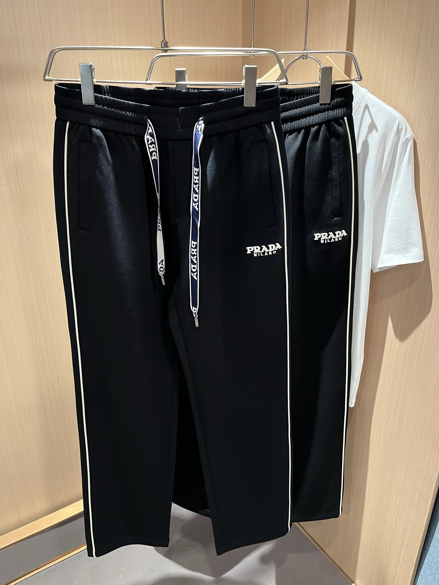 【⚠️🌾退货】PRA*DA普*达 2025秋冬新款男士休闲裤，高端品质之选……一款休闲裤兼备的百搭裤装，