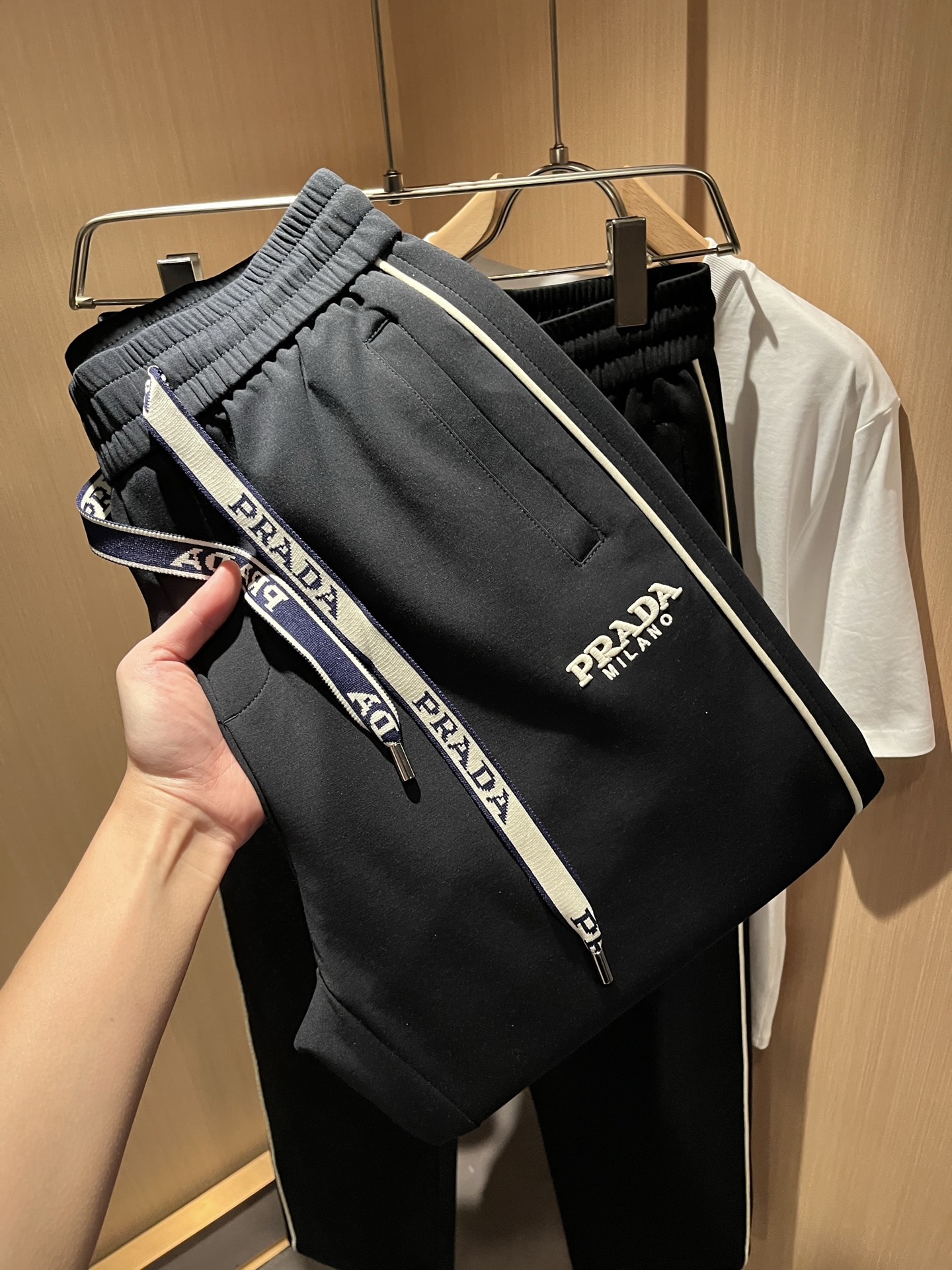 【⚠️🌾退货】PRA*DA普*达 2025秋冬新款男士休闲裤，高端品质之选……一款休闲裤兼备的百搭裤装，