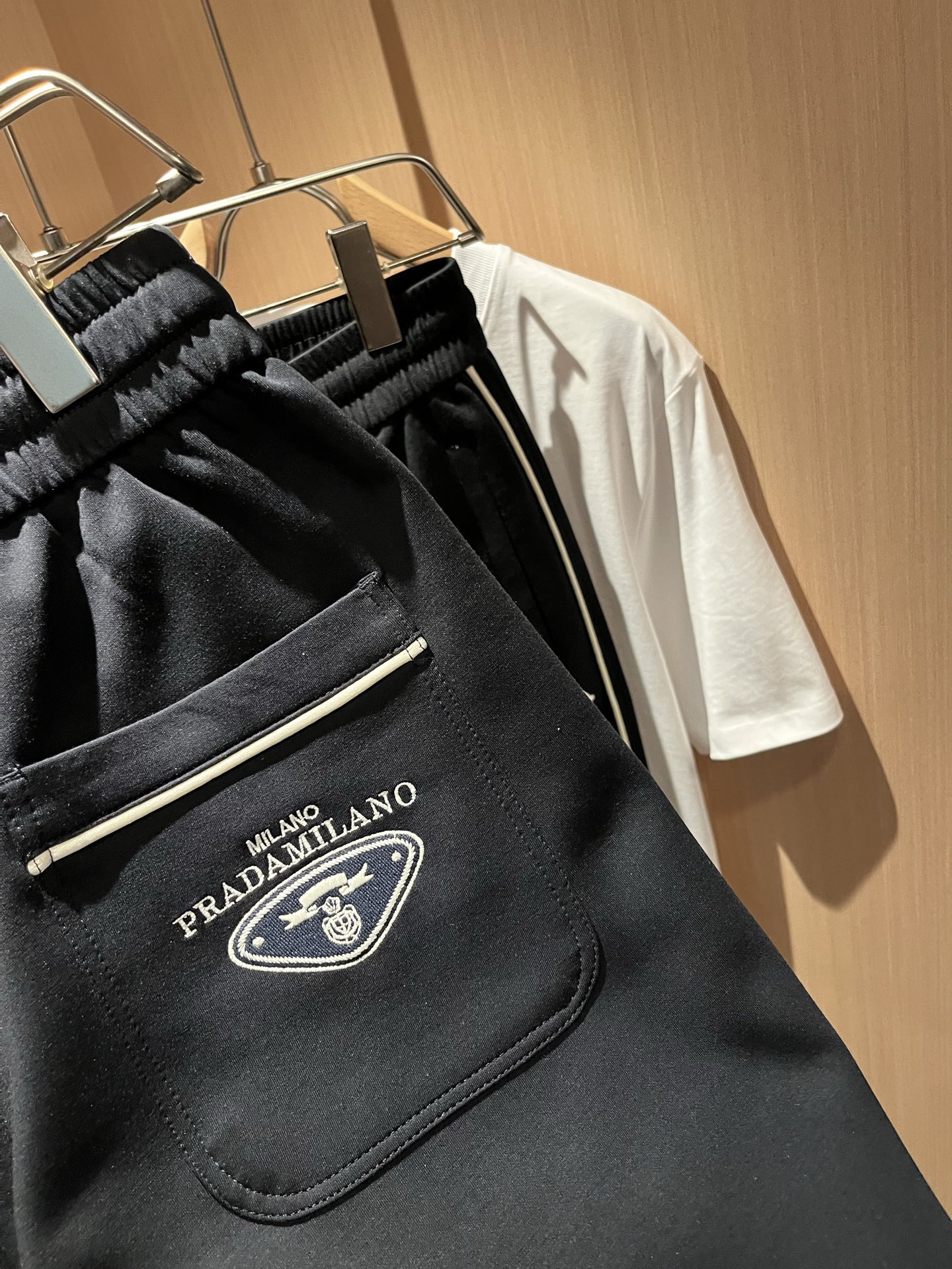 【⚠️🌾退货】PRA*DA普*达 2025秋冬新款男士休闲裤，高端品质之选……一款休闲裤兼备的百搭裤装，