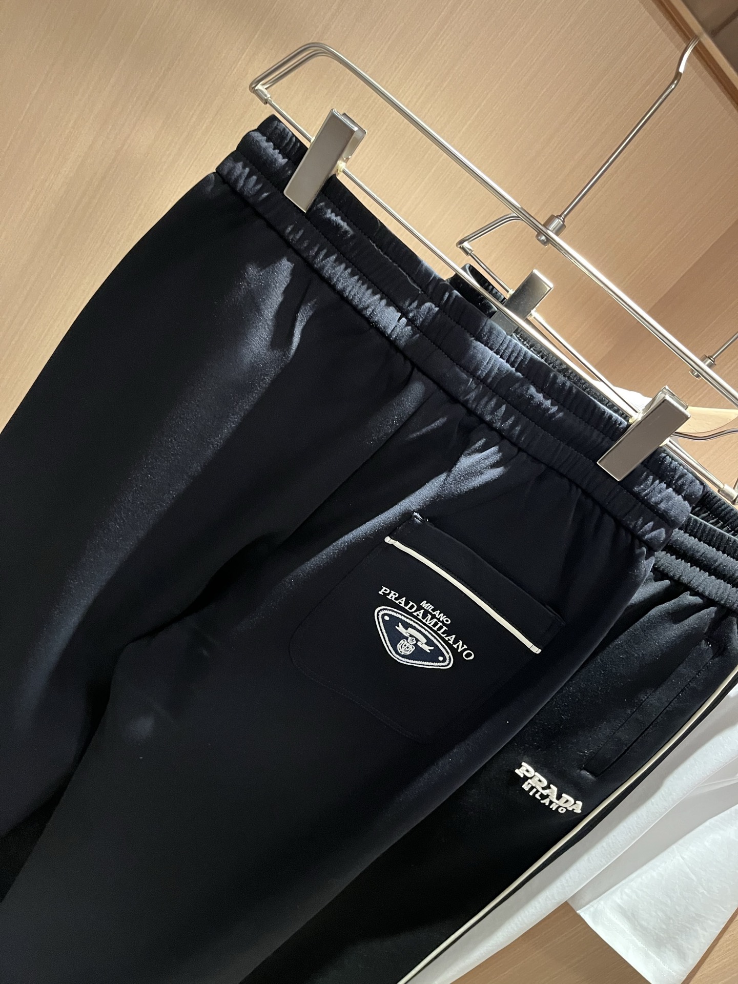 【⚠️🌾退货】PRA*DA普*达 2025秋冬新款男士休闲裤，高端品质之选……一款休闲裤兼备的百搭裤装，