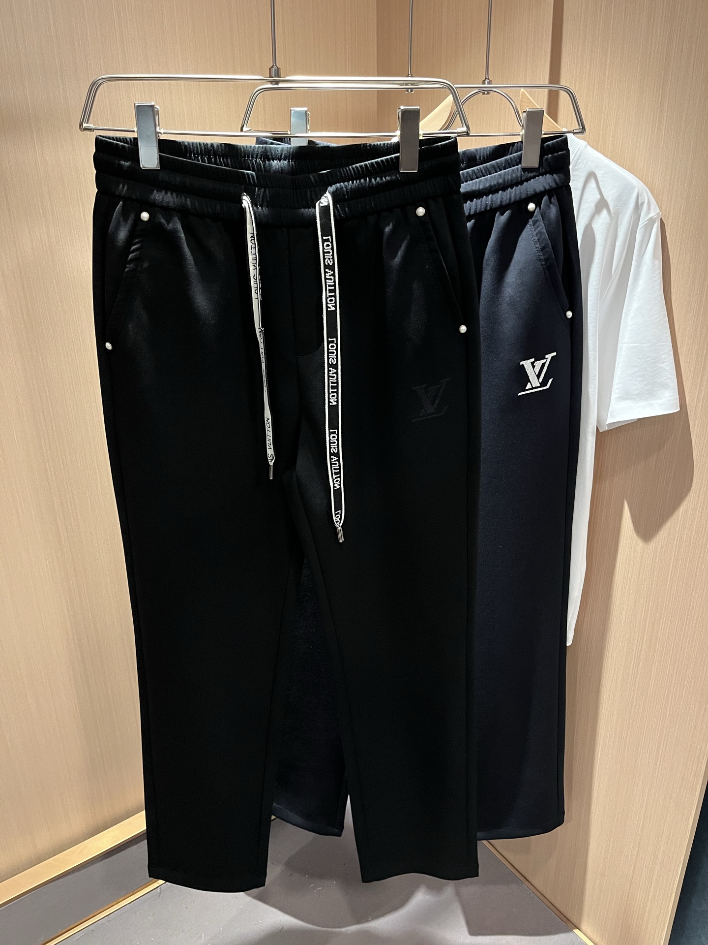 【⚠️🌾退货】Louls**Vultt*n路易*登 2025秋冬新款松紧腰休闲裤 ！前后标识logo图案