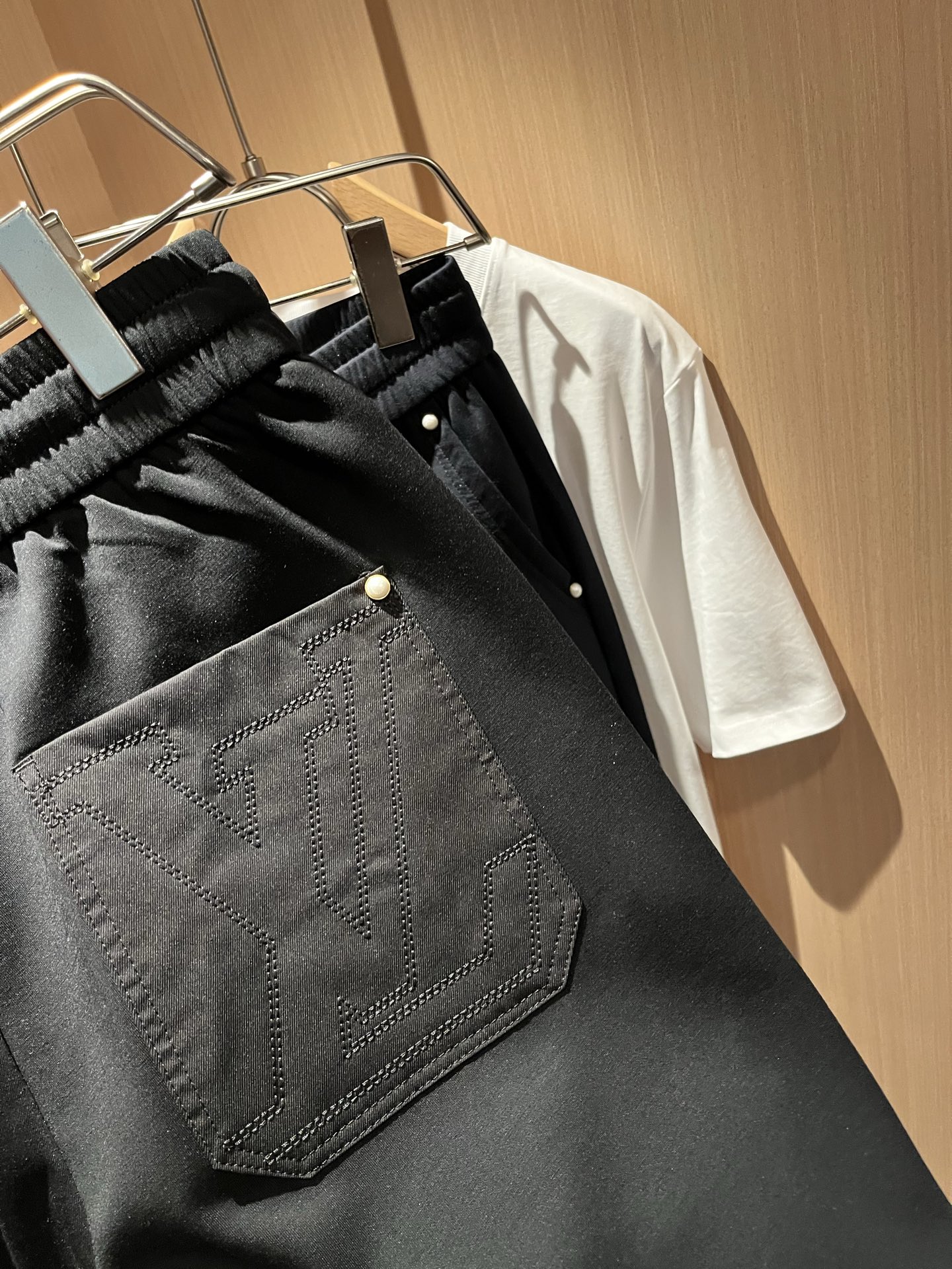 【⚠️🌾退货】Louls**Vultt*n路易*登 2025秋冬新款松紧腰休闲裤 ！前后标识logo图案