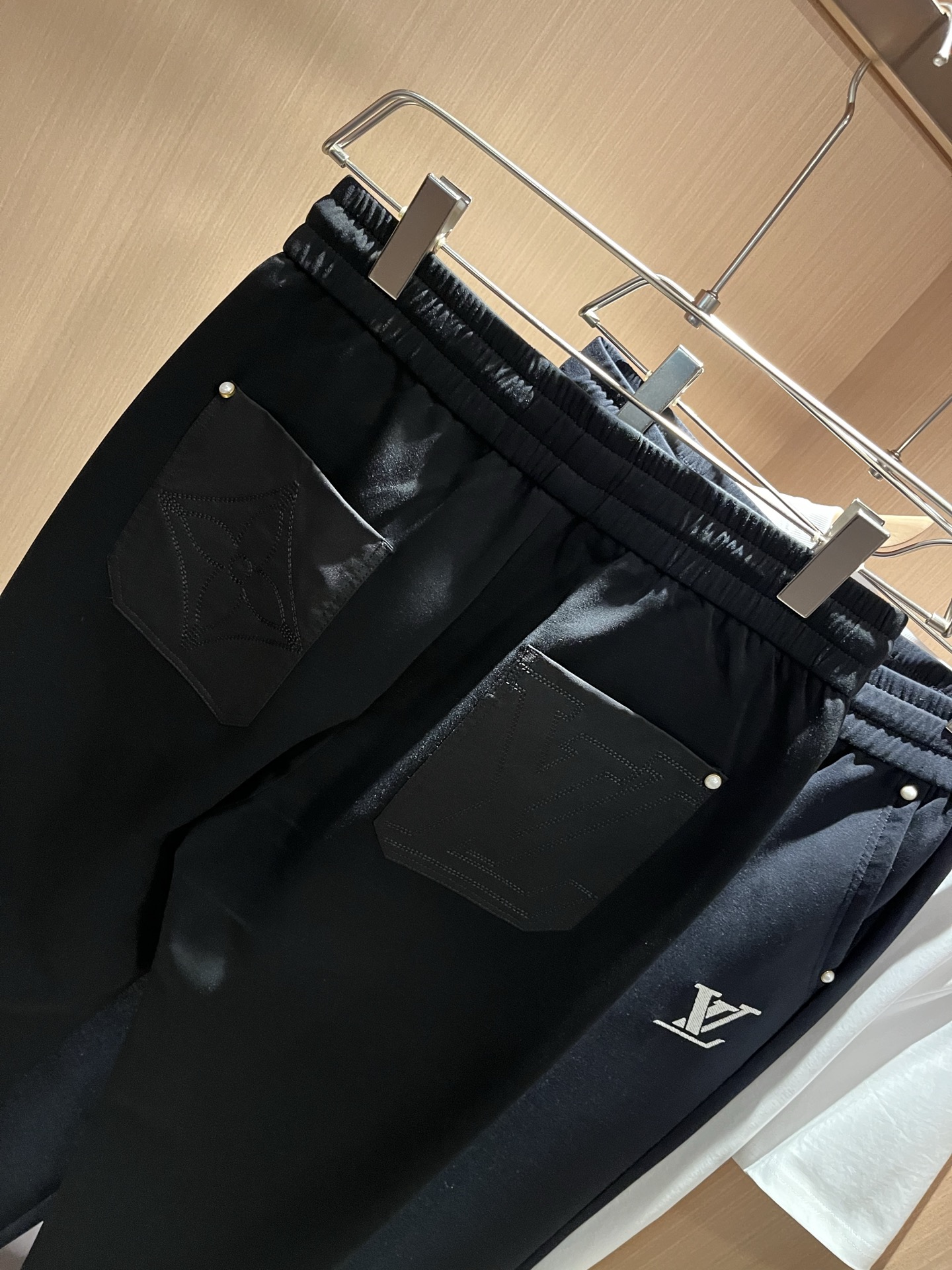 【⚠️🌾退货】Louls**Vultt*n路易*登 2025秋冬新款松紧腰休闲裤 ！前后标识logo图案