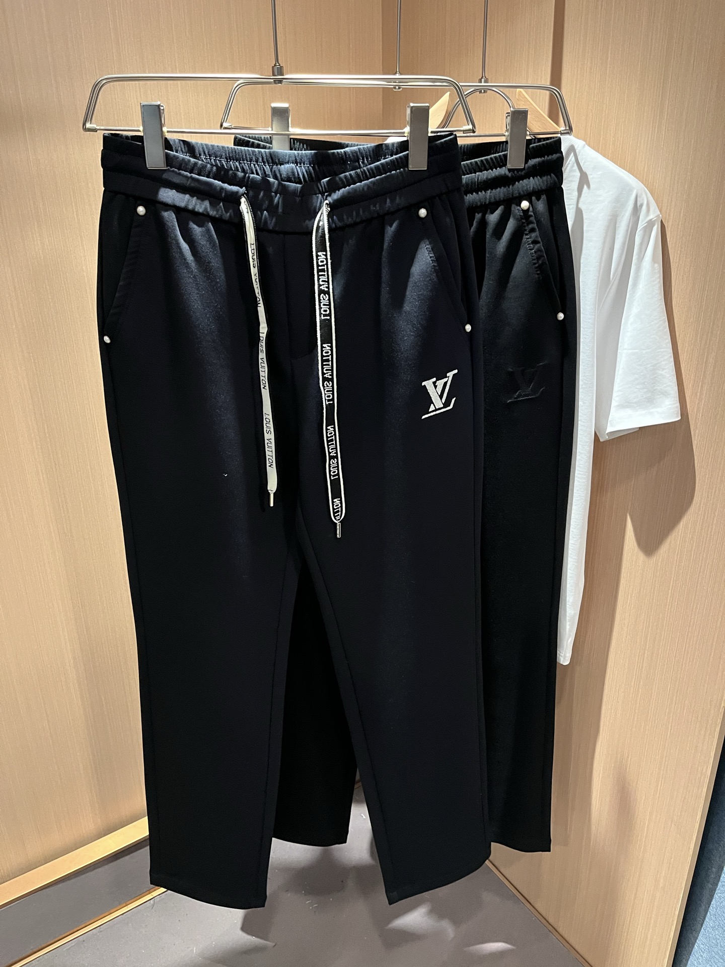 【⚠️🌾退货】Louls**Vultt*n路易*登 2025秋冬新款松紧腰休闲裤 ！前后标识logo图案