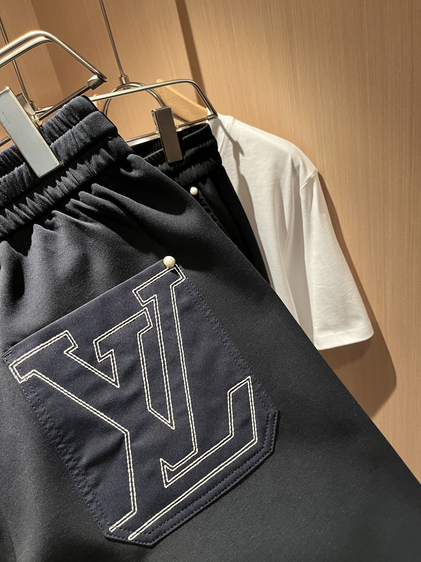 【⚠️🌾退货】Louls**Vultt*n路易*登 2025秋冬新款松紧腰休闲裤 ！前后标识logo图案