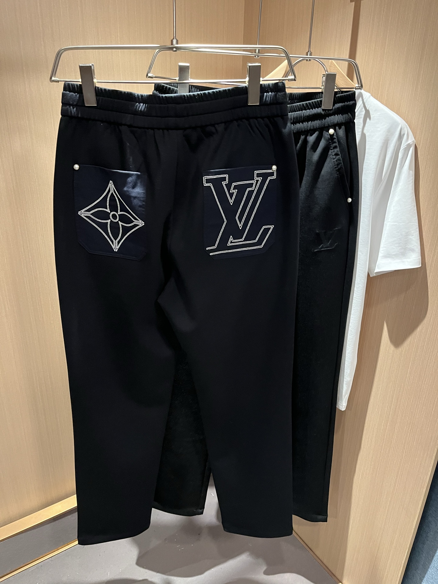 【⚠️🌾退货】Louls**Vultt*n路易*登 2025秋冬新款松紧腰休闲裤 ！前后标识logo图案