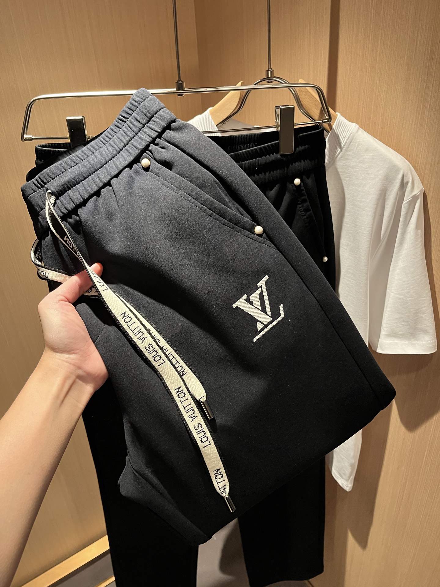 【⚠️🌾退货】Louls**Vultt*n路易*登 2025秋冬新款松紧腰休闲裤 ！前后标识logo图案