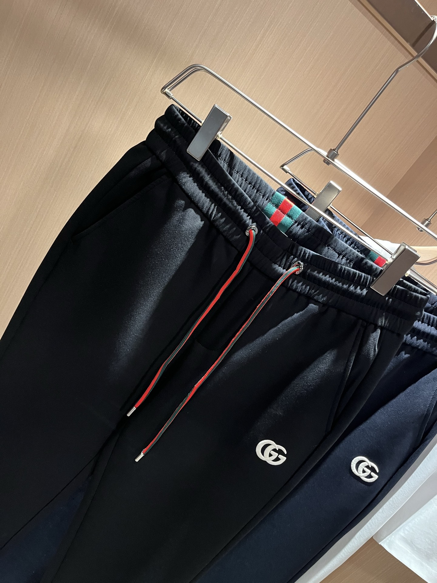 【⚠️🌾退换】GUC*I古家2025秋冬百搭休闲裤，作为高奢潮牌G家经典款式，此款的风格可以说是完美无缺